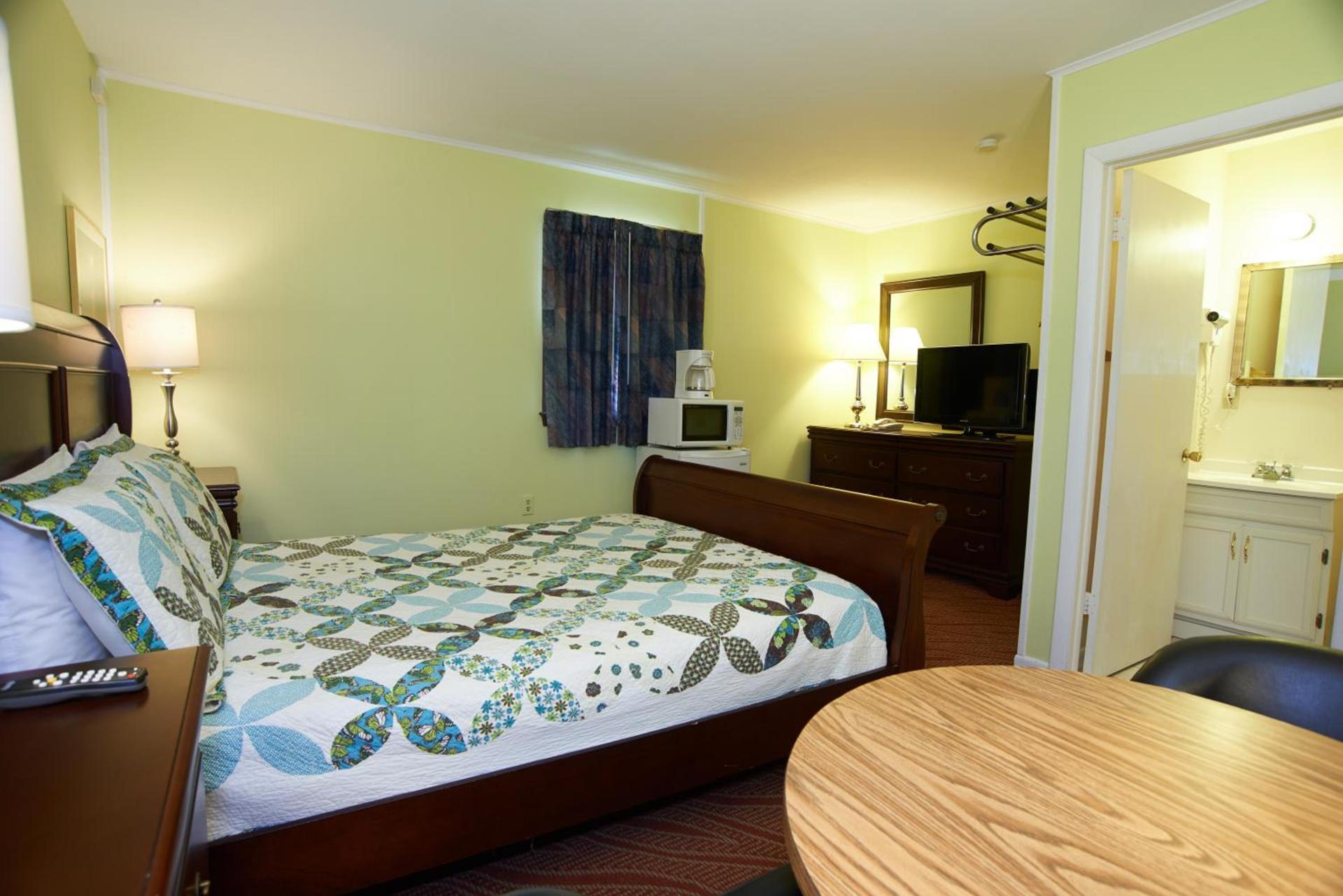 Clinton Motel photo 23