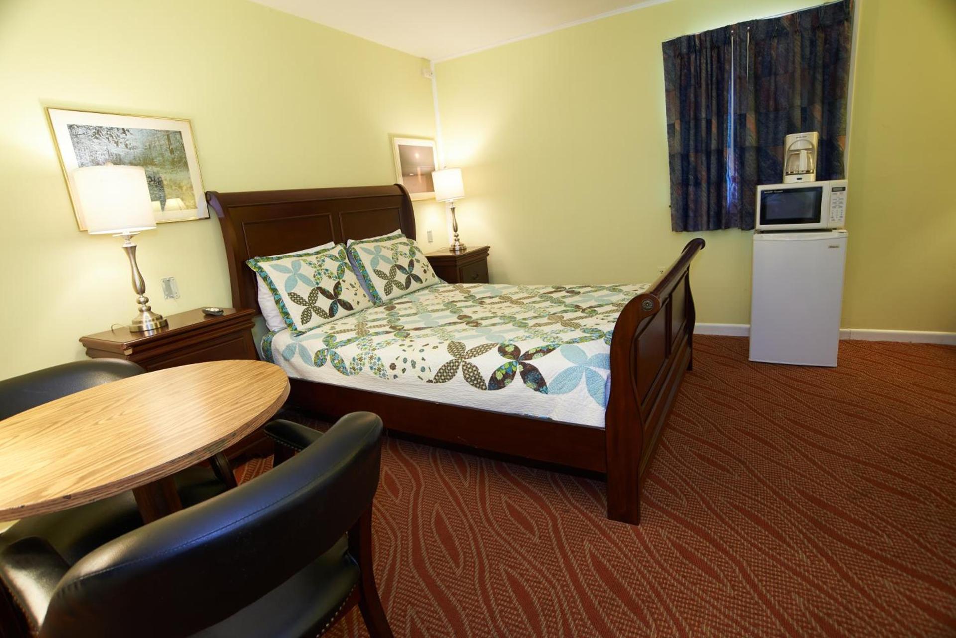 Clinton Motel photo 14