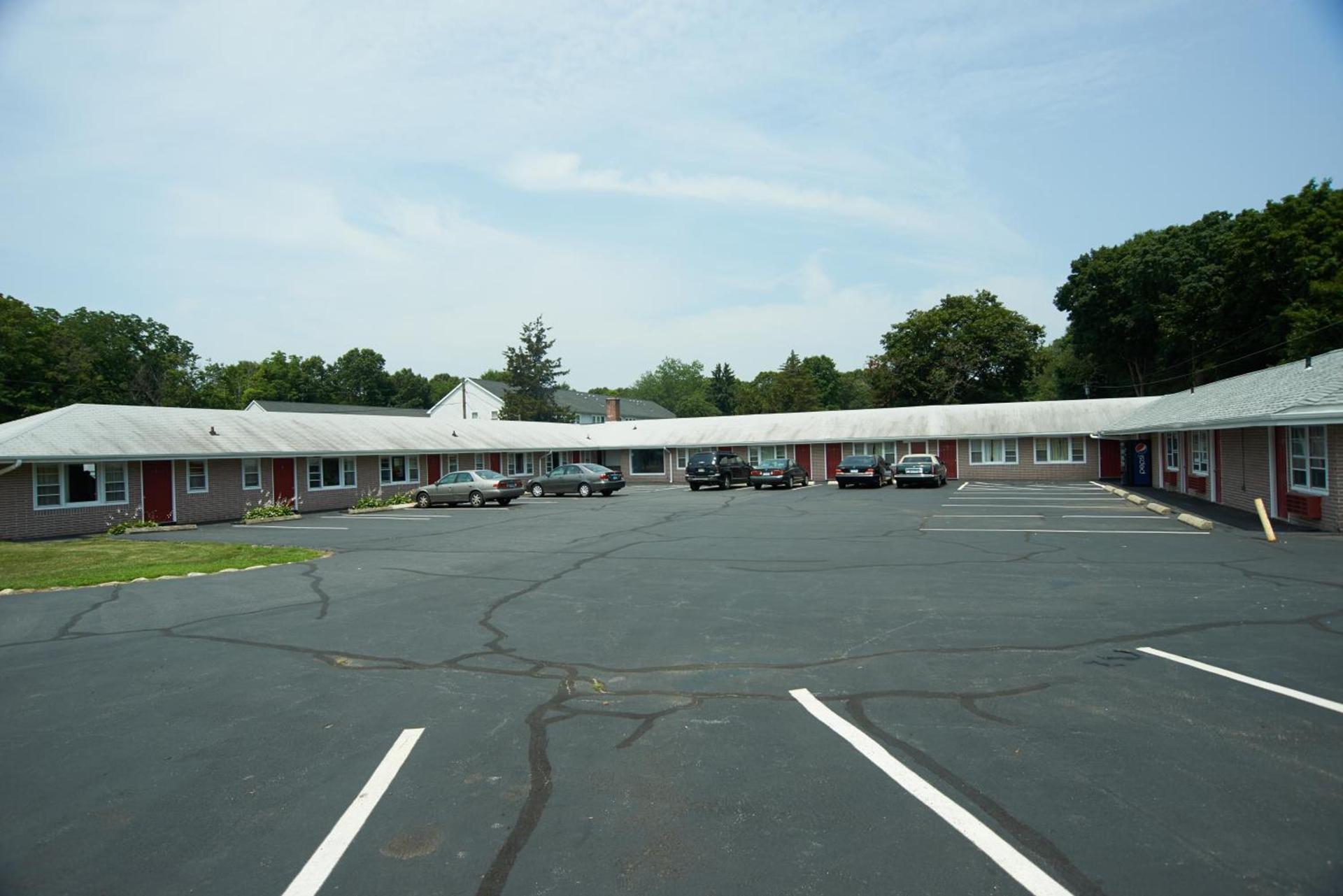Clinton Motel photo 19