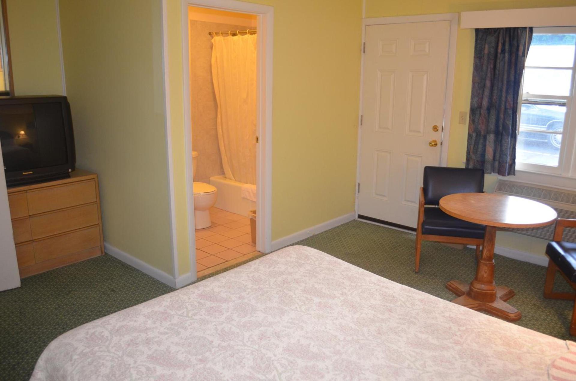 Clinton Motel photo 21
