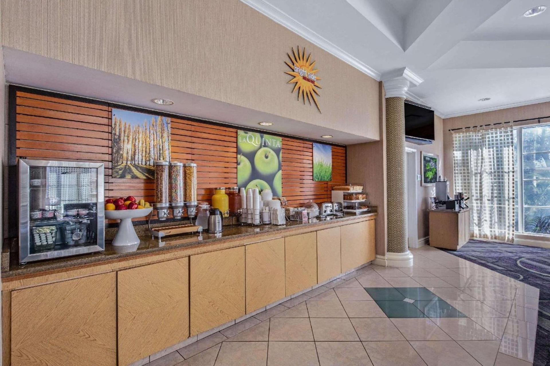 La Quinta by Wyndham Miami Airport West photo 20