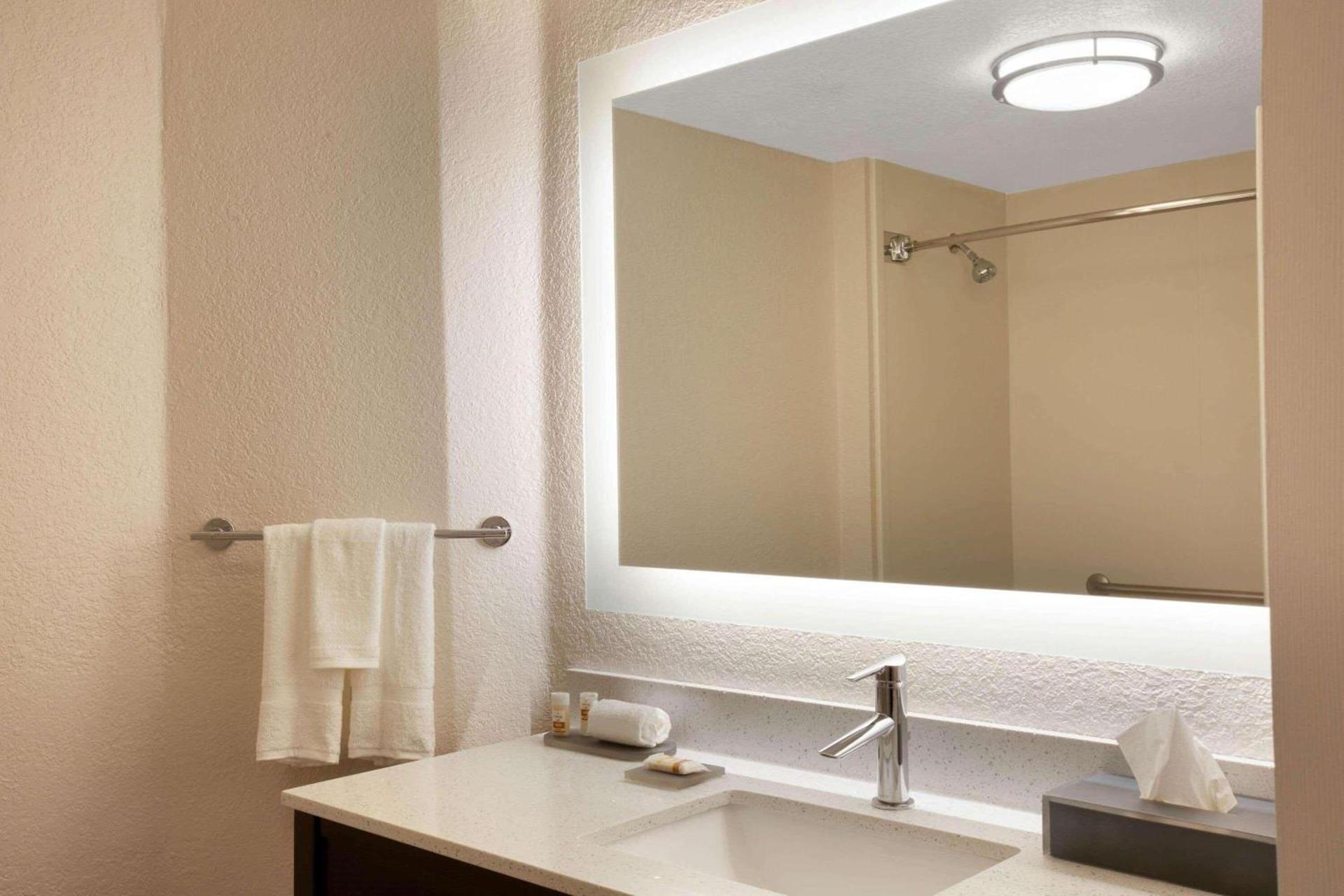 La Quinta by Wyndham Miami Airport West photo 22