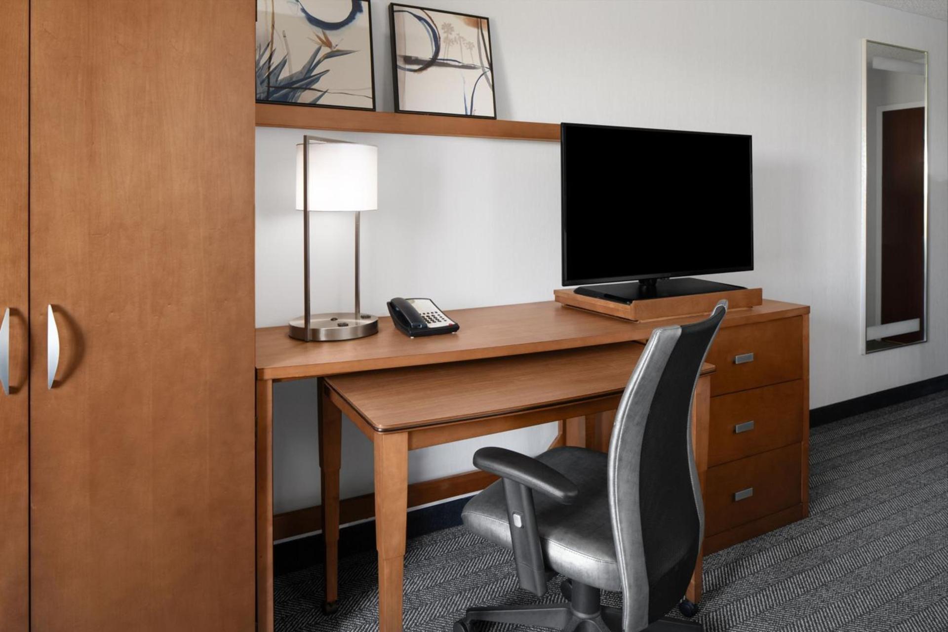 Courtyard by Marriott Cypress Anaheim / Orange County photo 11