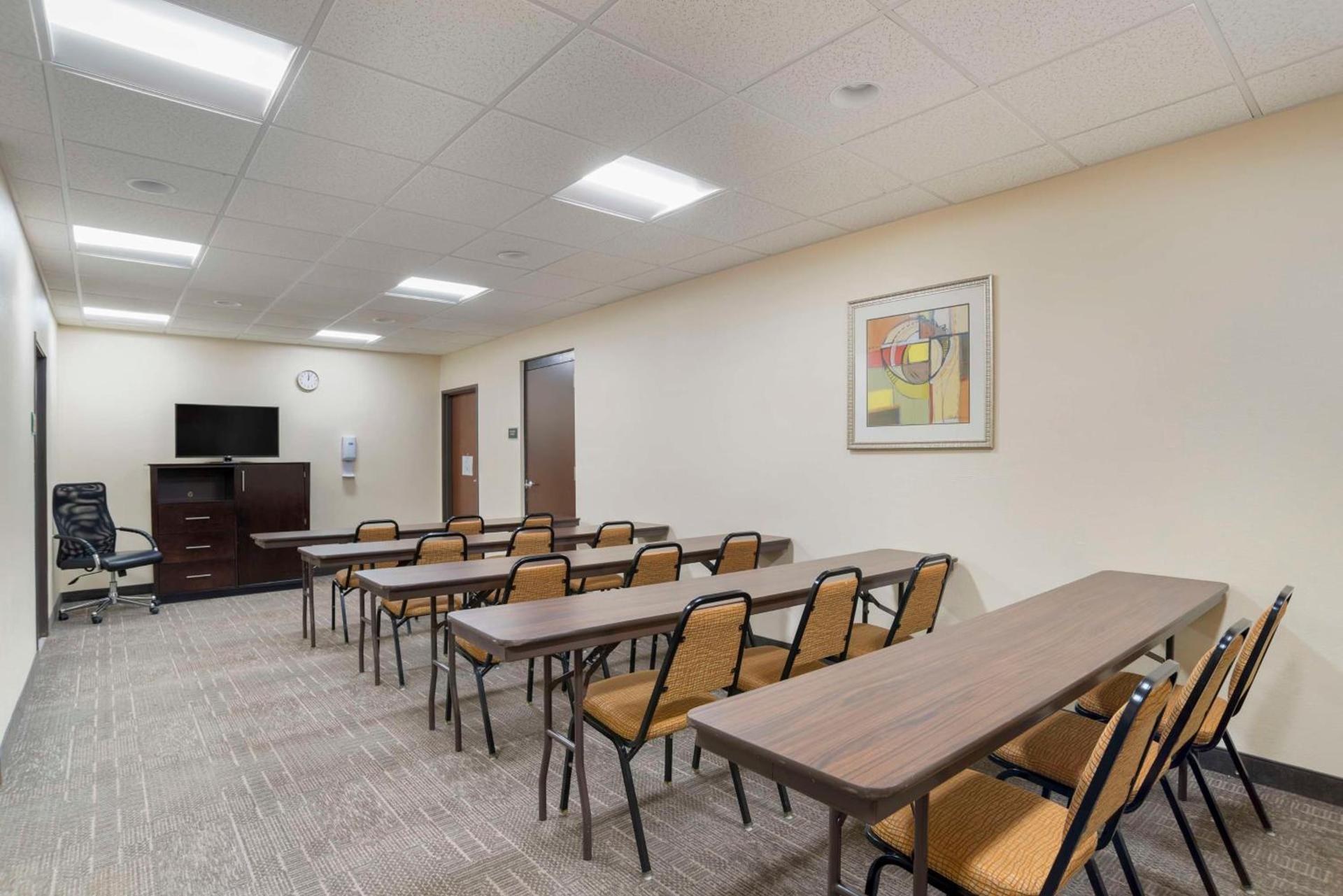 Best Western Plus Flowood Inn & Suites photo 35
