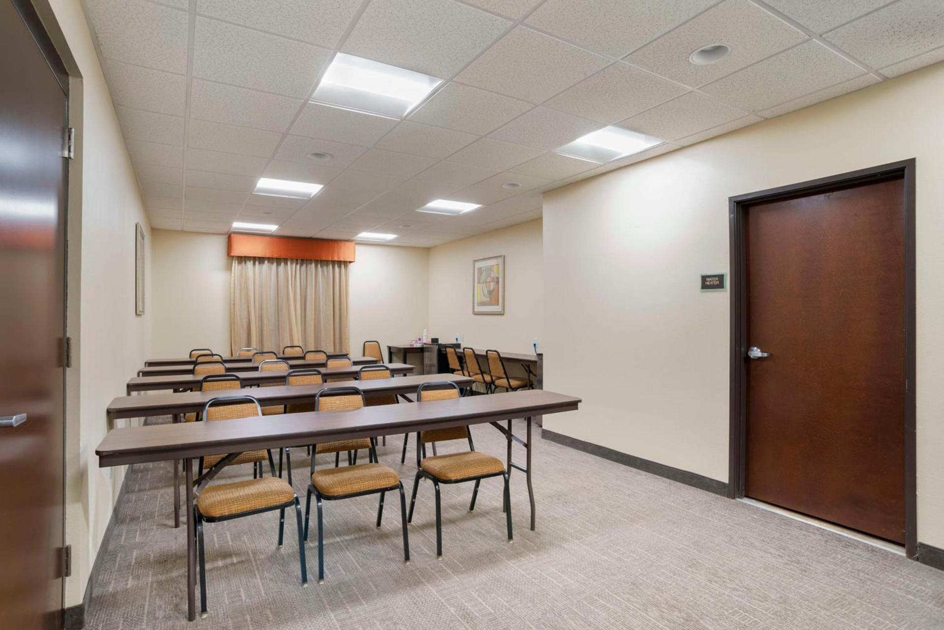 Best Western Plus Flowood Inn & Suites photo 36