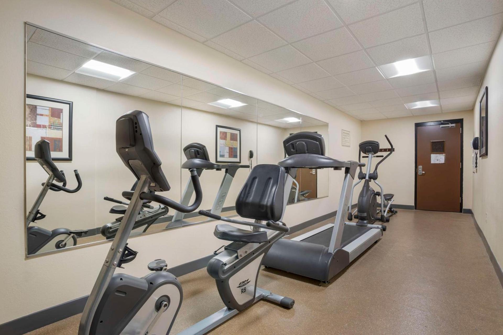 Best Western Plus Flowood Inn & Suites photo 37
