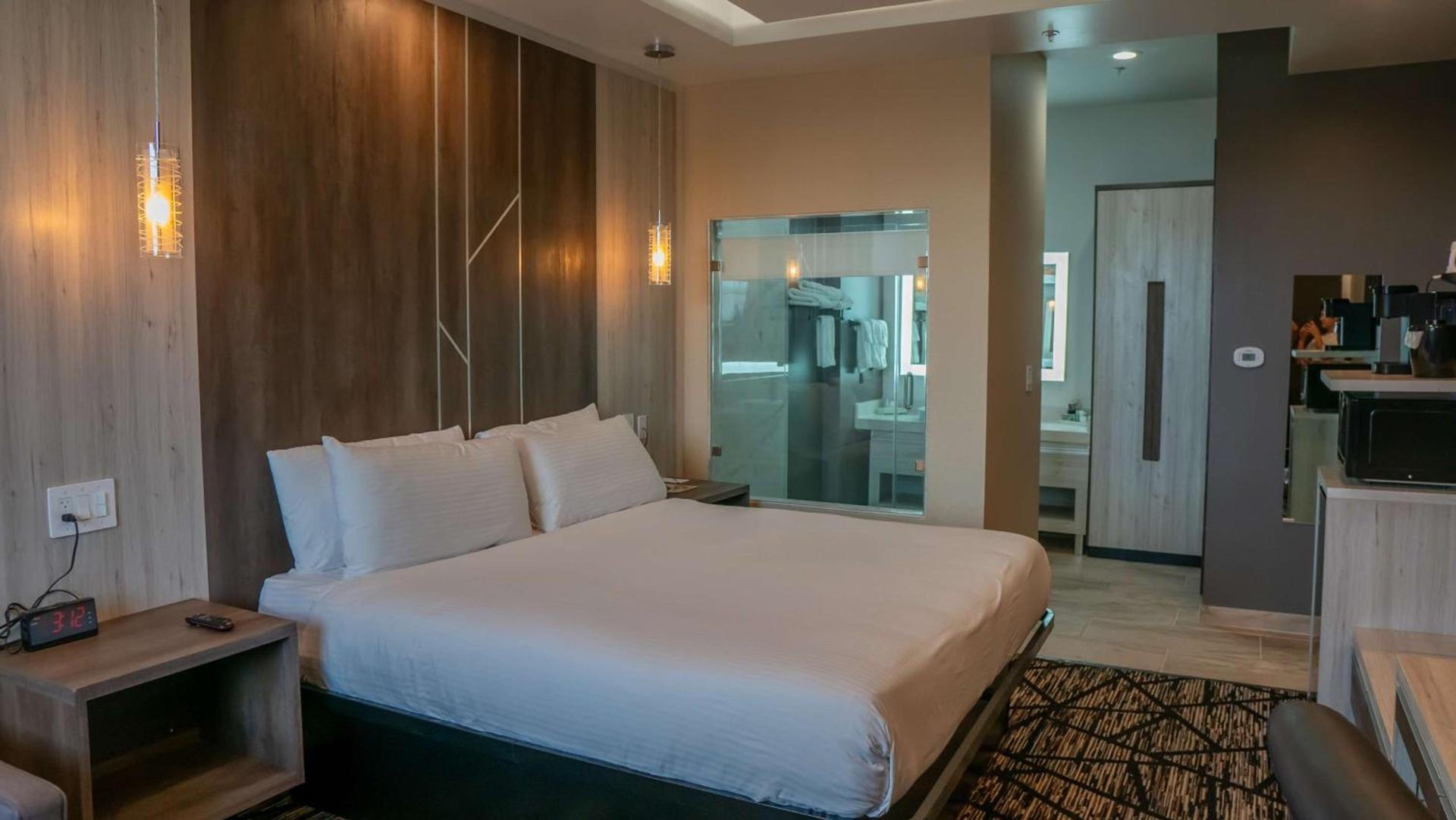 Comfeeni Inn and Suites photo 9