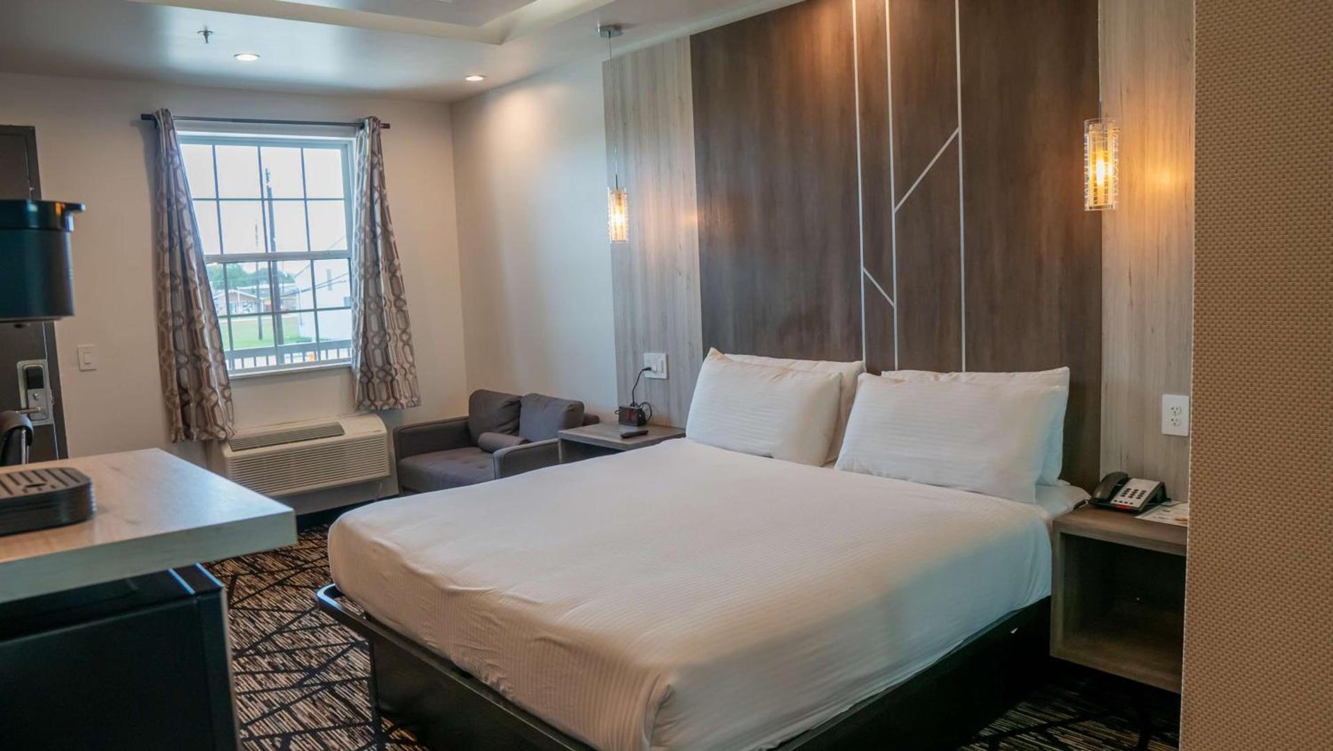 Comfeeni Inn and Suites photo 10