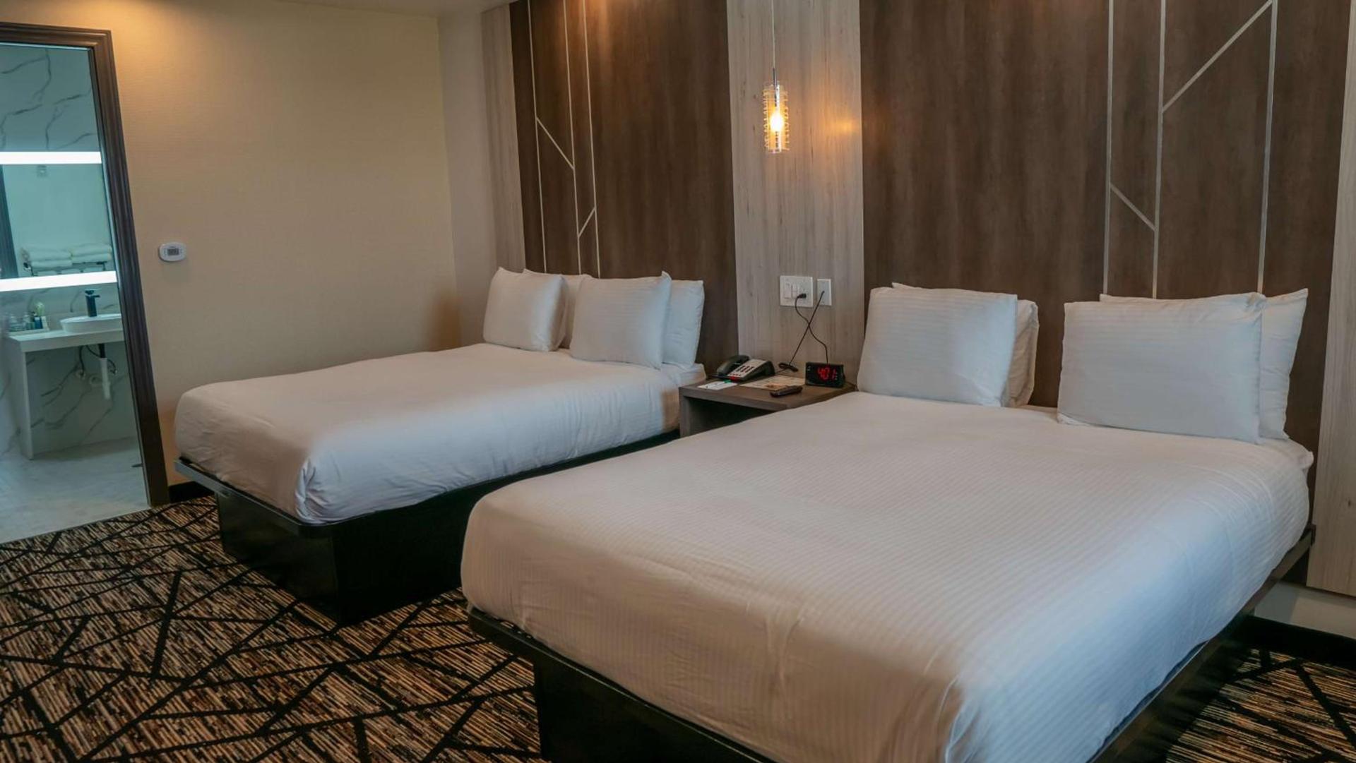 Comfeeni Inn and Suites photo 12