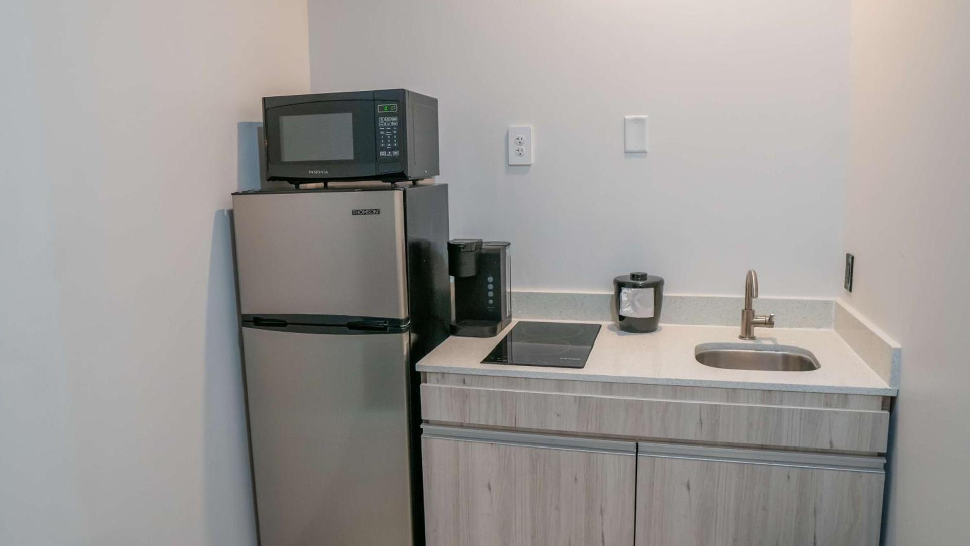 Comfeeni Inn and Suites photo 30
