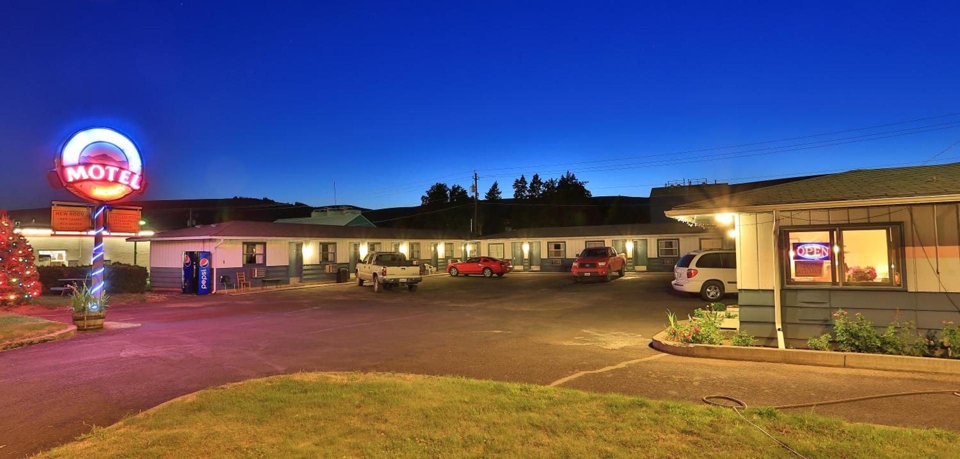 Blue Mountain Motel photo 11