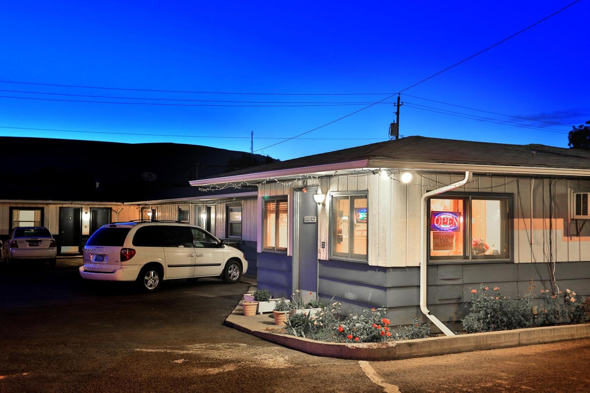 Blue Mountain Motel photo 10