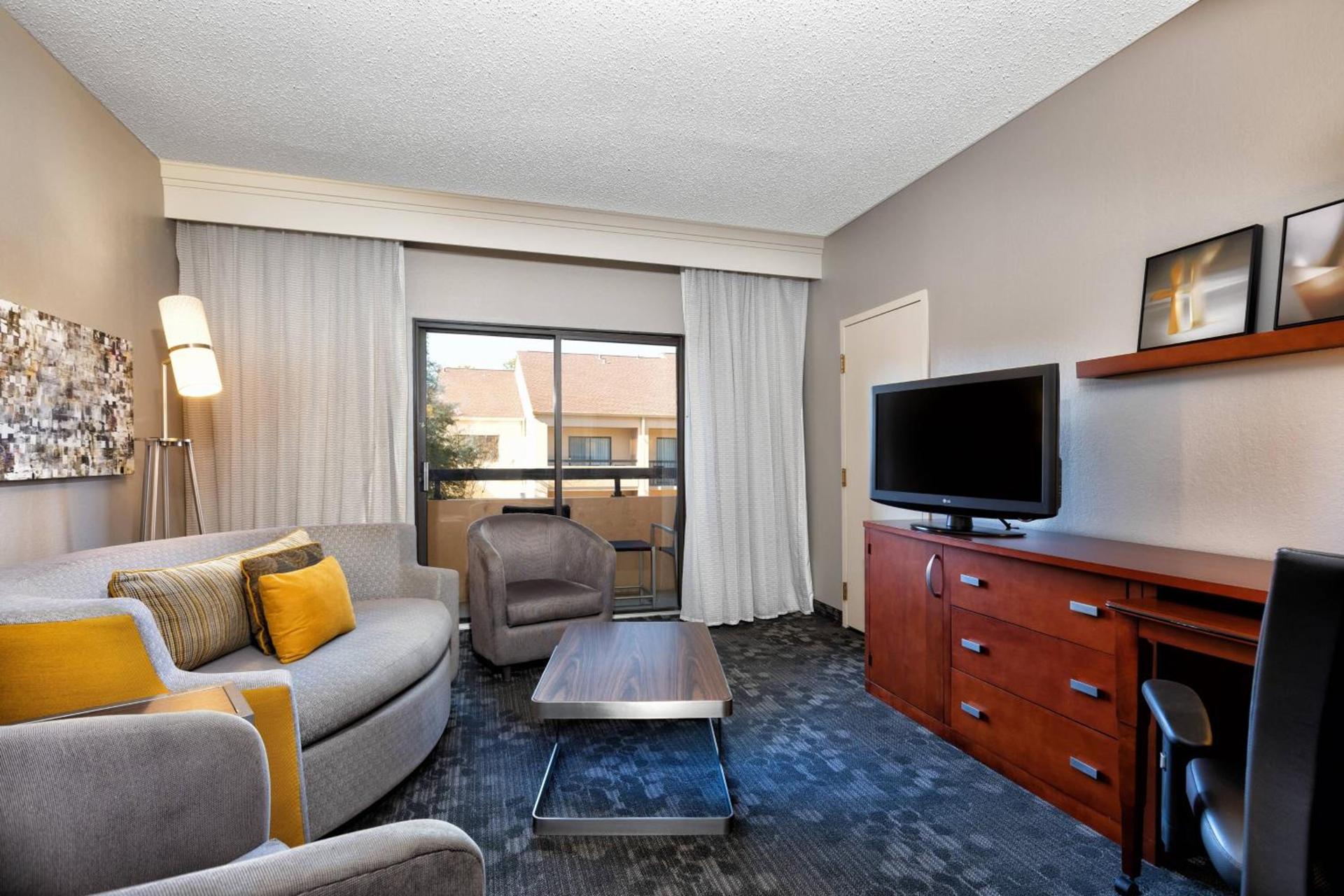 Courtyard by Marriott Dallas-Fort Worth/Bedford photo 18