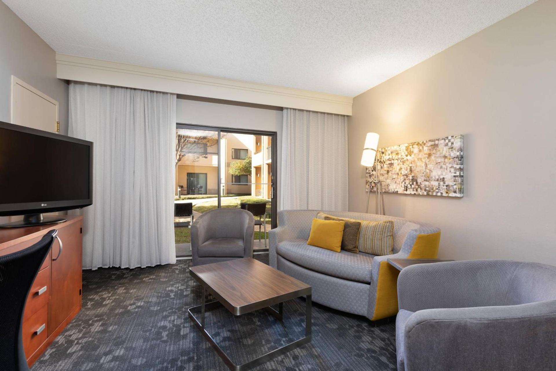 Courtyard by Marriott Dallas-Fort Worth/Bedford photo 36