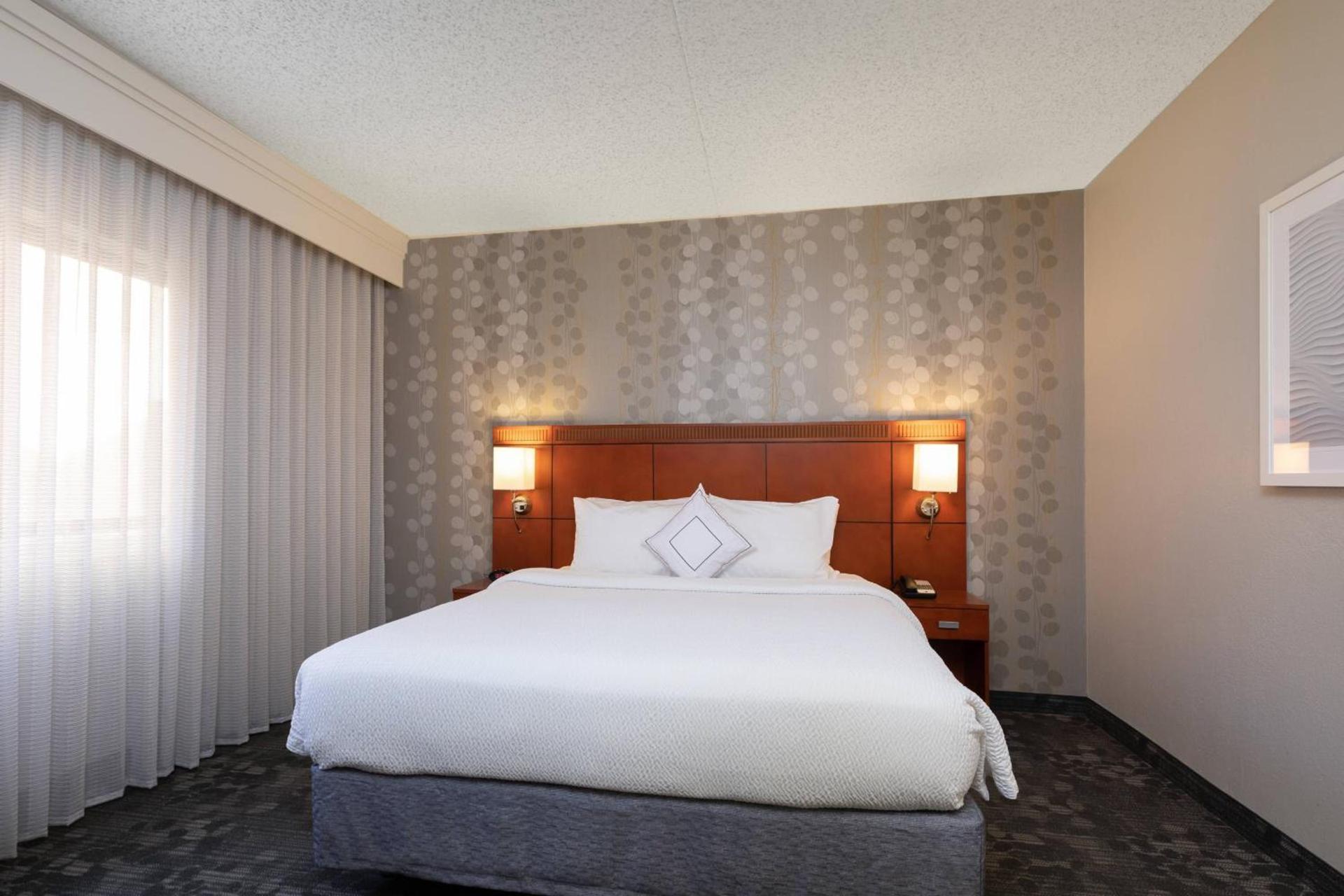 Courtyard by Marriott Dallas-Fort Worth/Bedford photo 21