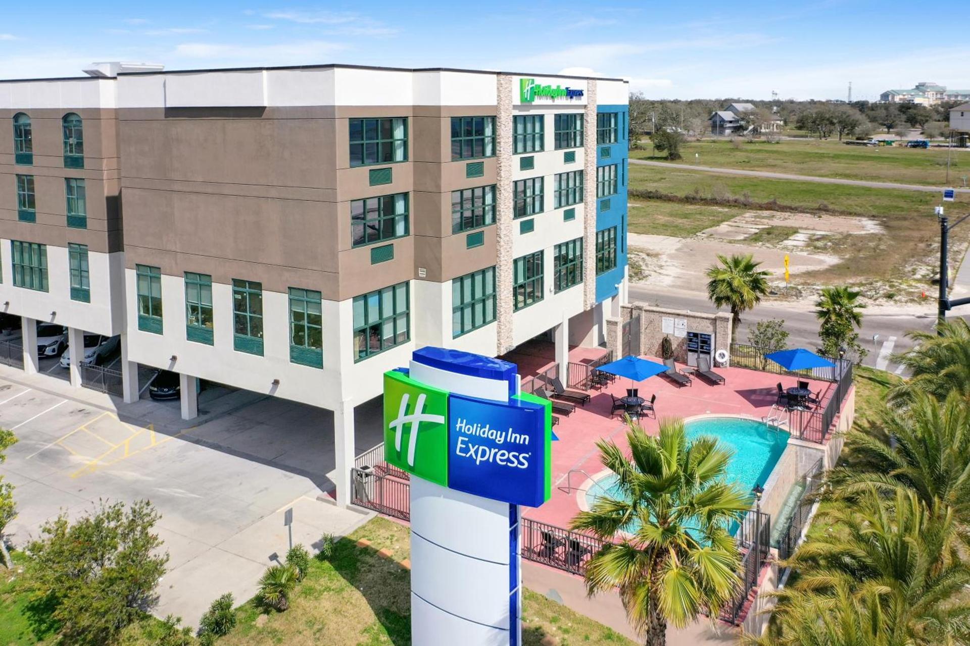 Holiday Inn Express - Gulfport Beach by IHG photo 2