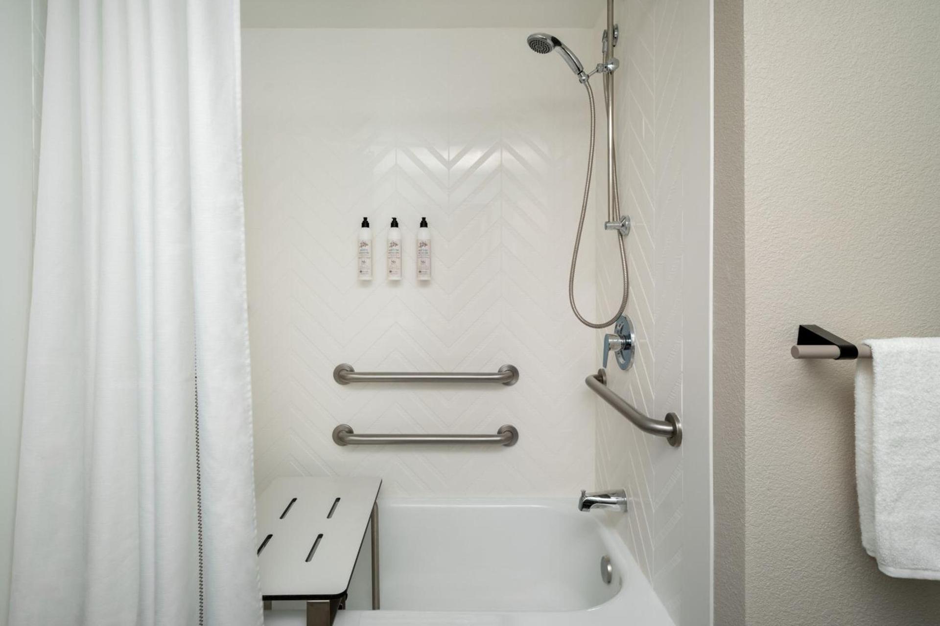Delta Hotels by Marriott Jacksonville Deerwood photo 39