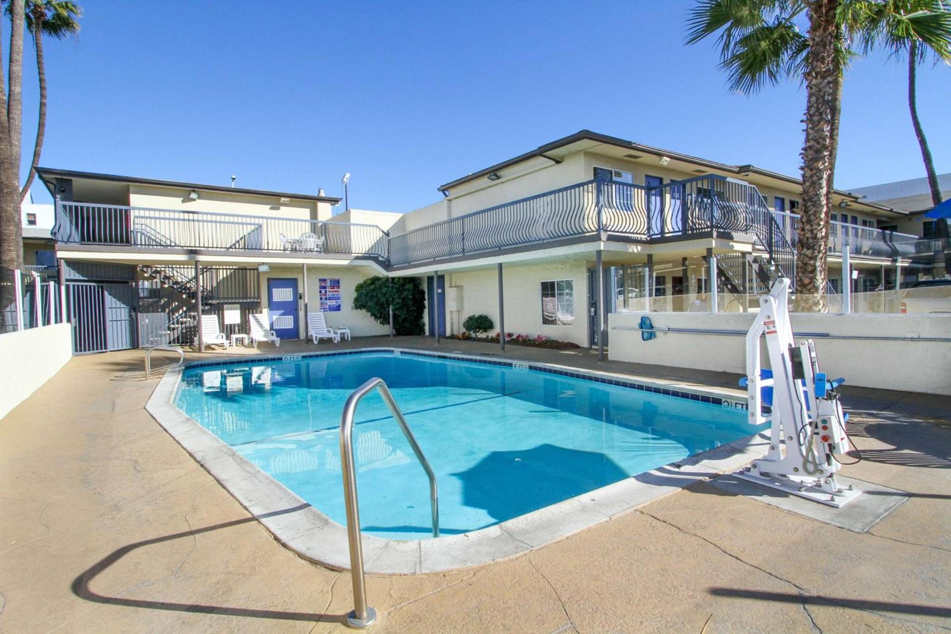Motel 6 San Diego, CA Airport Harbor photo 2