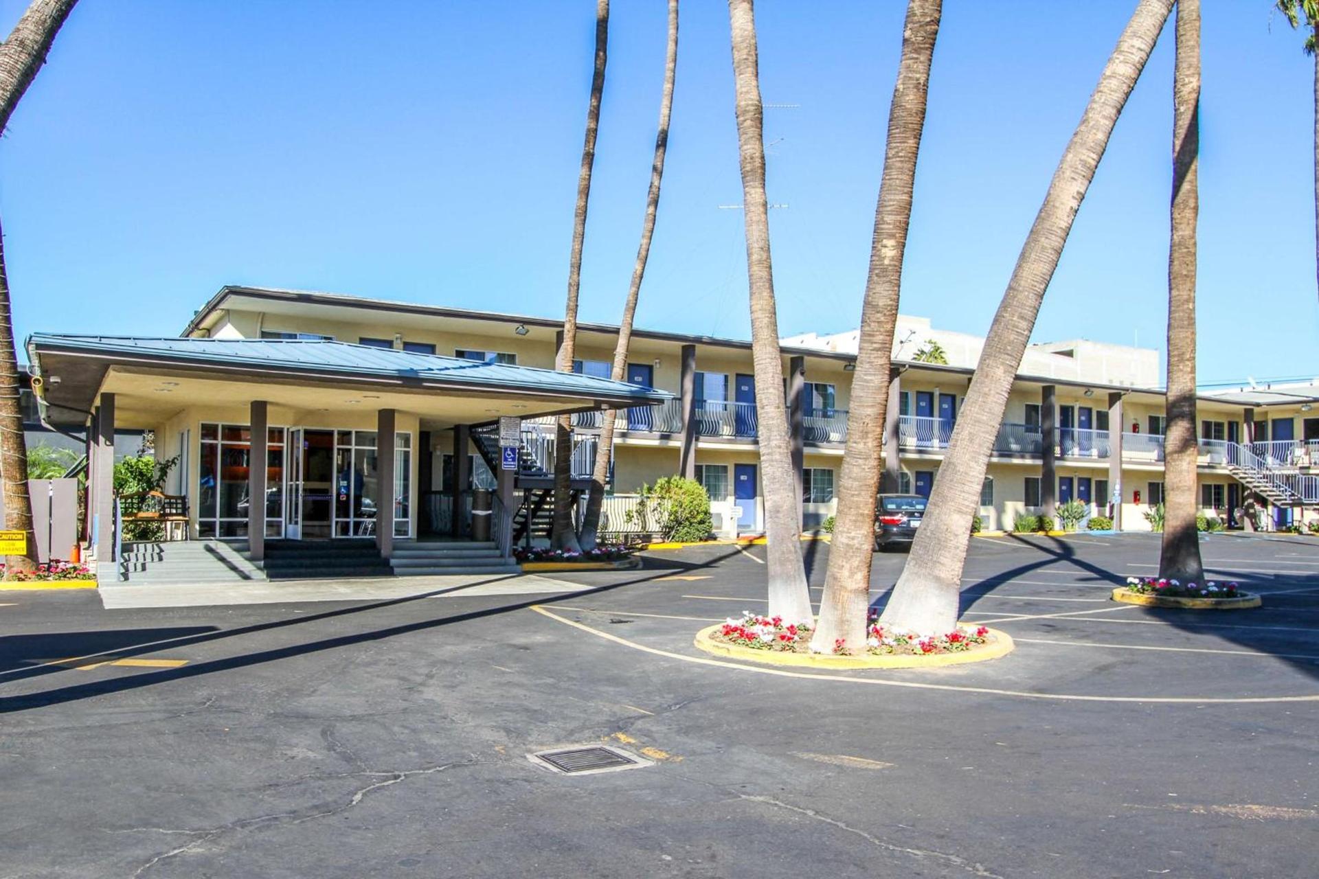 Motel 6 San Diego, CA Airport Harbor photo 1