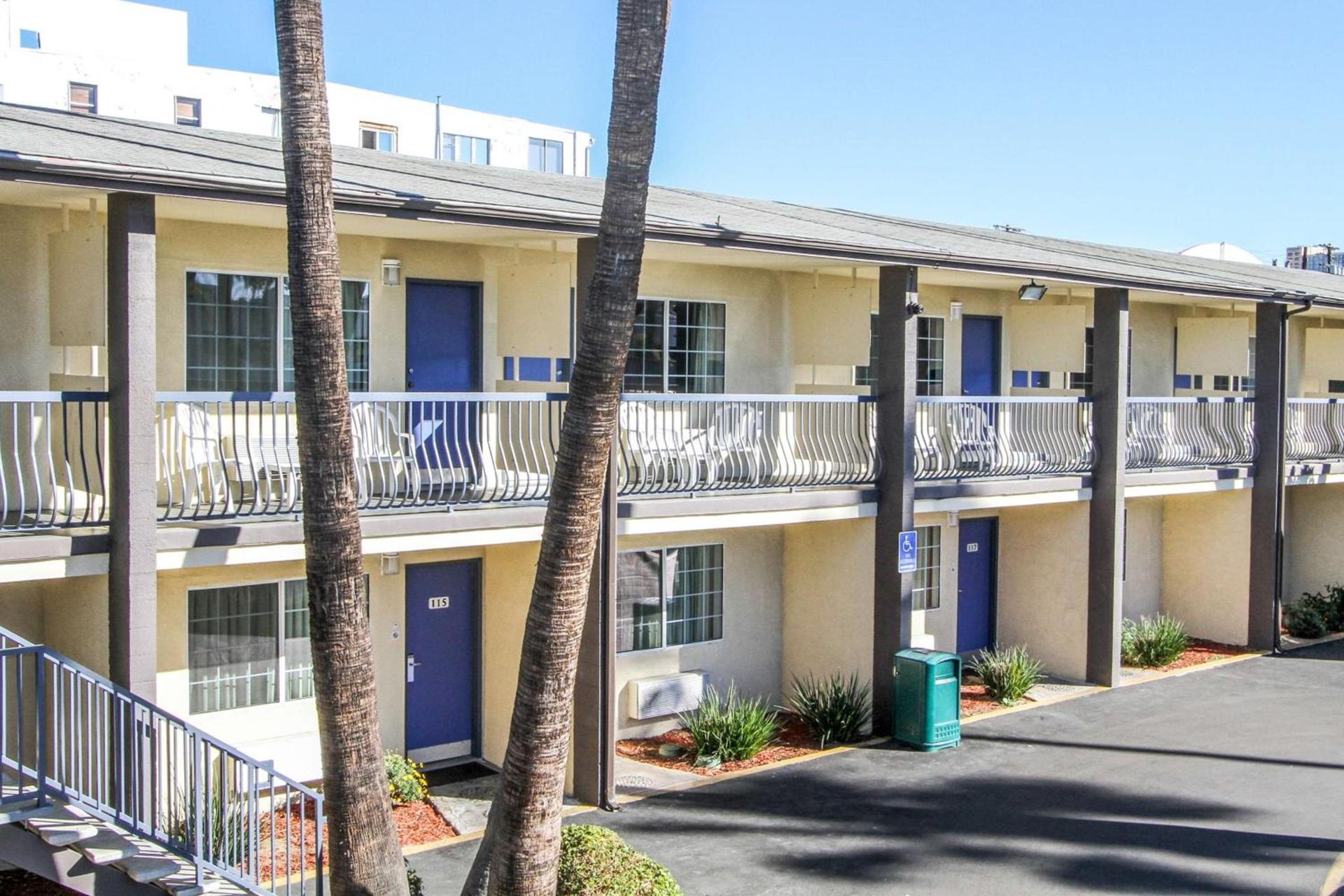 Motel 6 San Diego, CA Airport Harbor photo 4