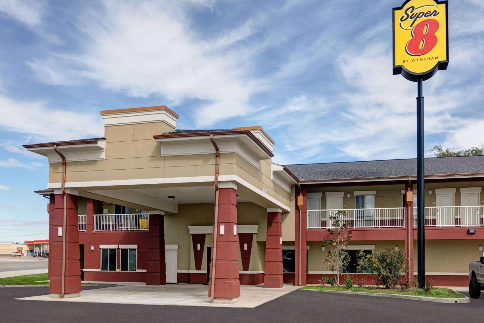 Super 8 by Wyndham Karnes City photo 2