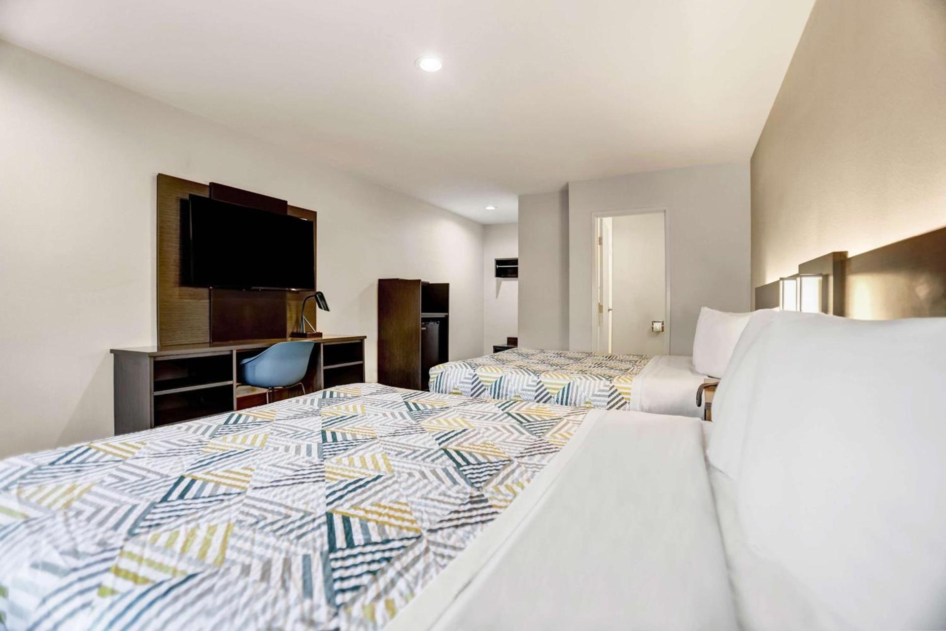 Motel 6 San Diego, CA Airport Harbor photo 16