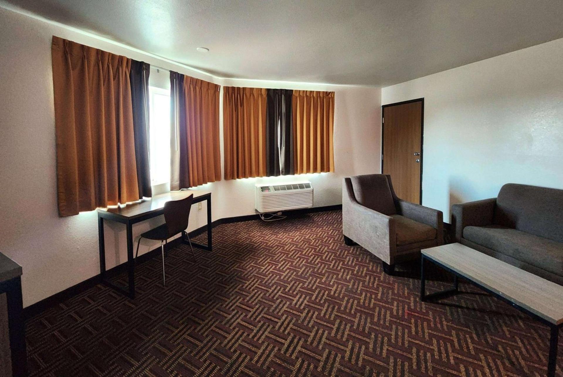Super 8 by Wyndham Austin North/University Area photo 8