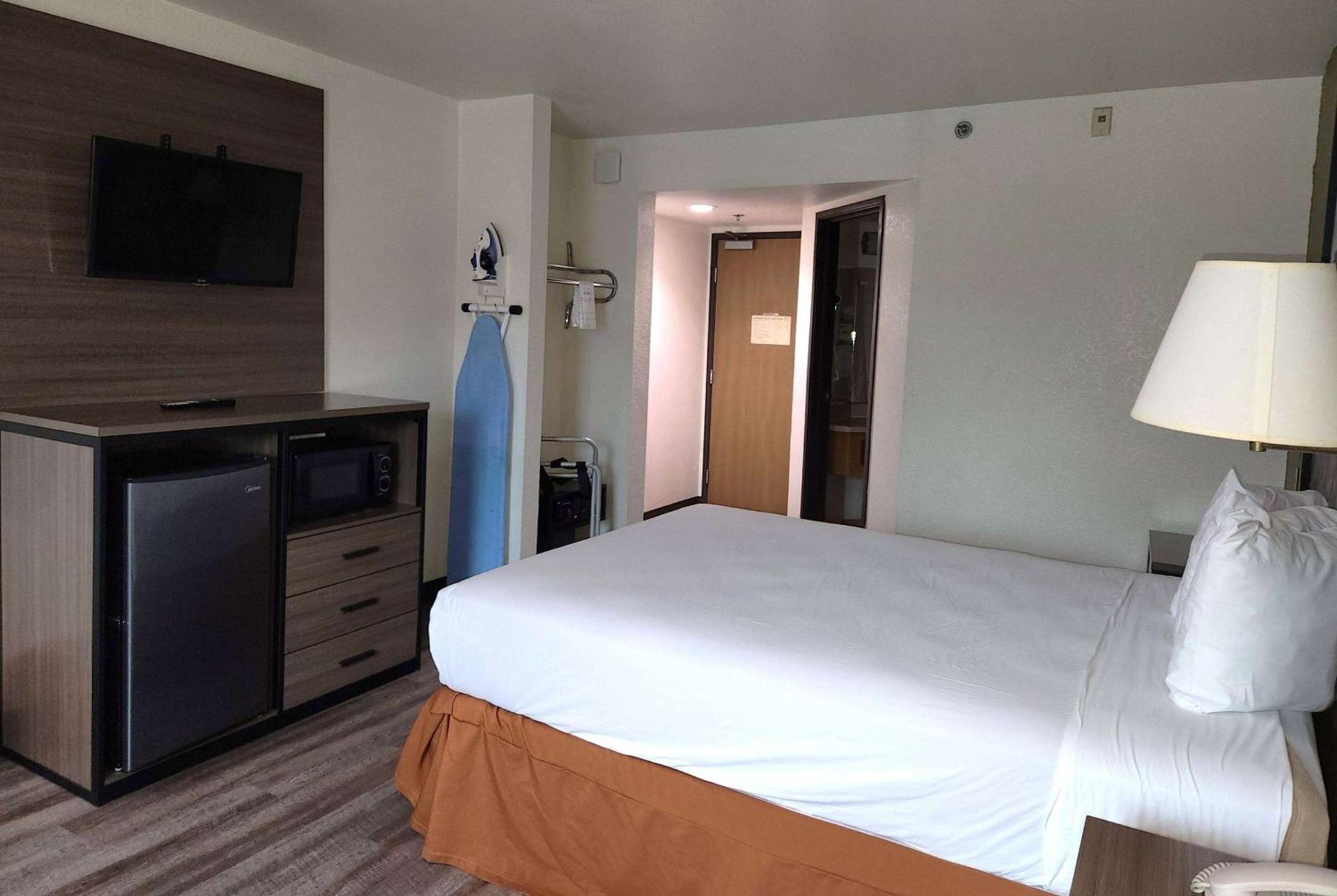 Super 8 by Wyndham Austin North/University Area photo 13