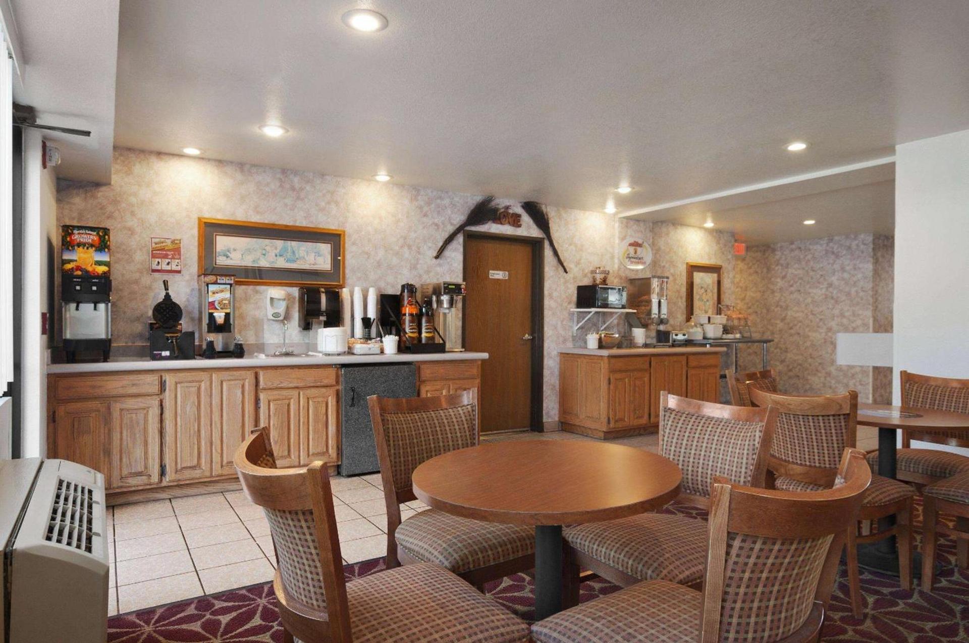 Super 8 by Wyndham Austin North/University Area photo 27