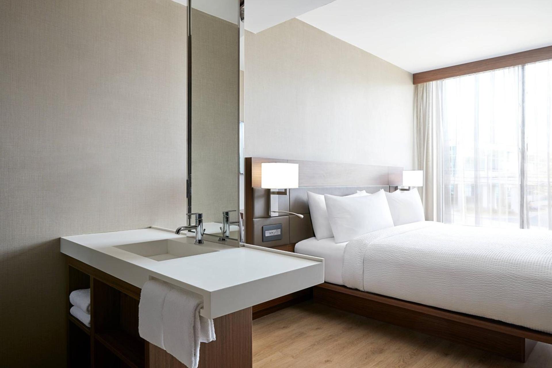 AC Hotel by Marriott Raleigh North Hills photo 11