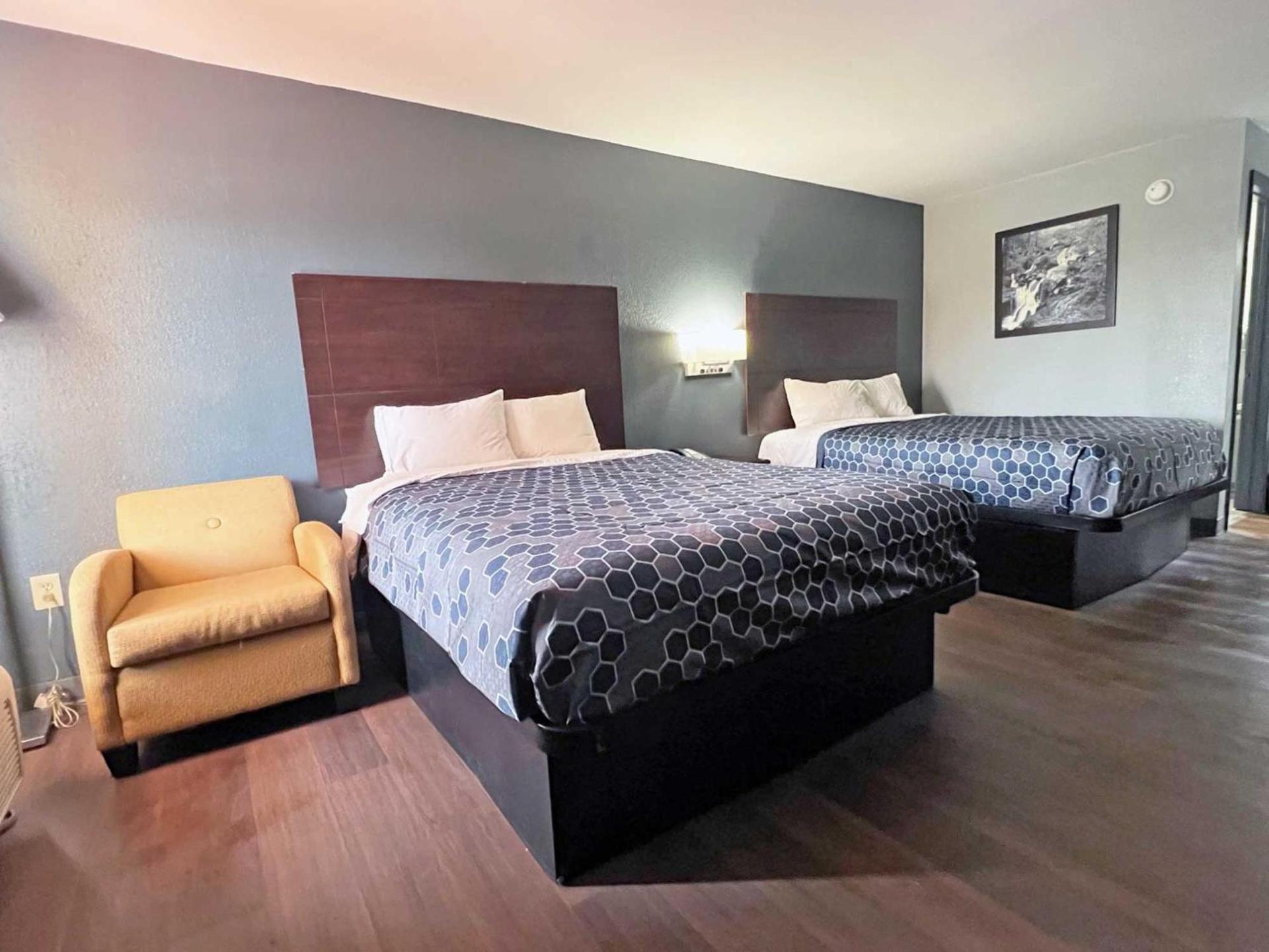 Red Carpet Inn & Suites photo 11