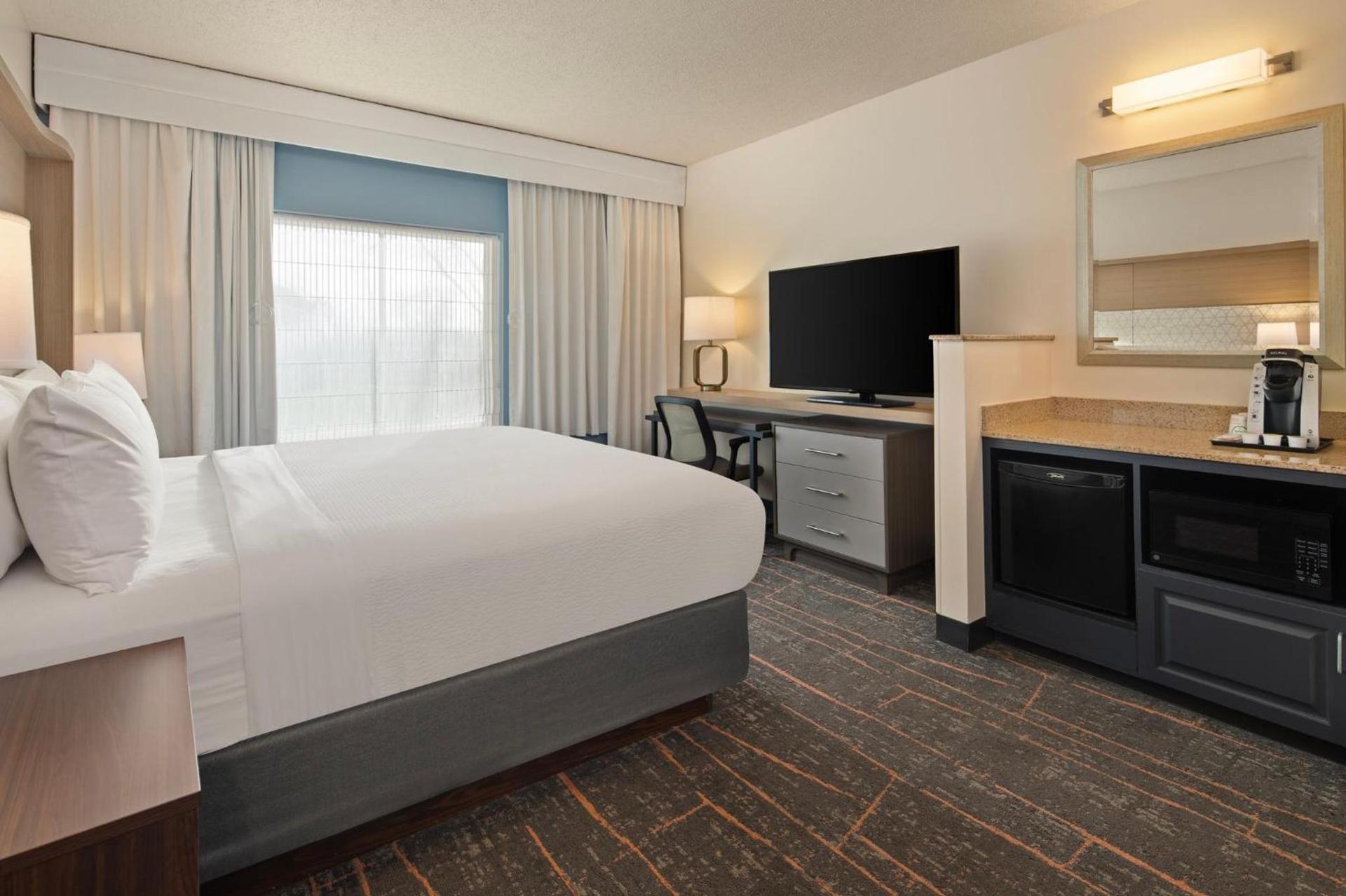 Holiday Inn Hotel & Suites Maple Grove Northwest Minneapolis-Arbor Lakes by IHG photo 59
