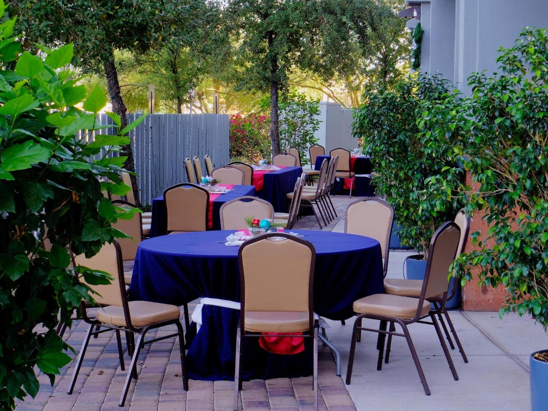 Holiday Inn & Suites Phoenix Airport by IHG photo 53
