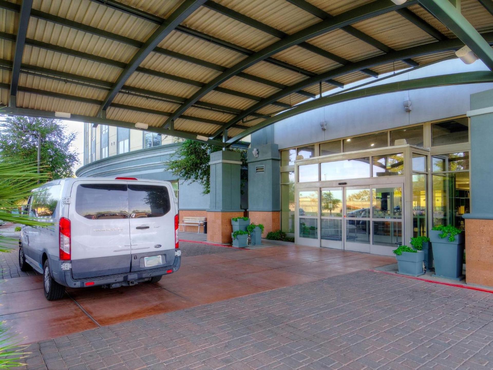 Holiday Inn & Suites Phoenix Airport by IHG photo 78