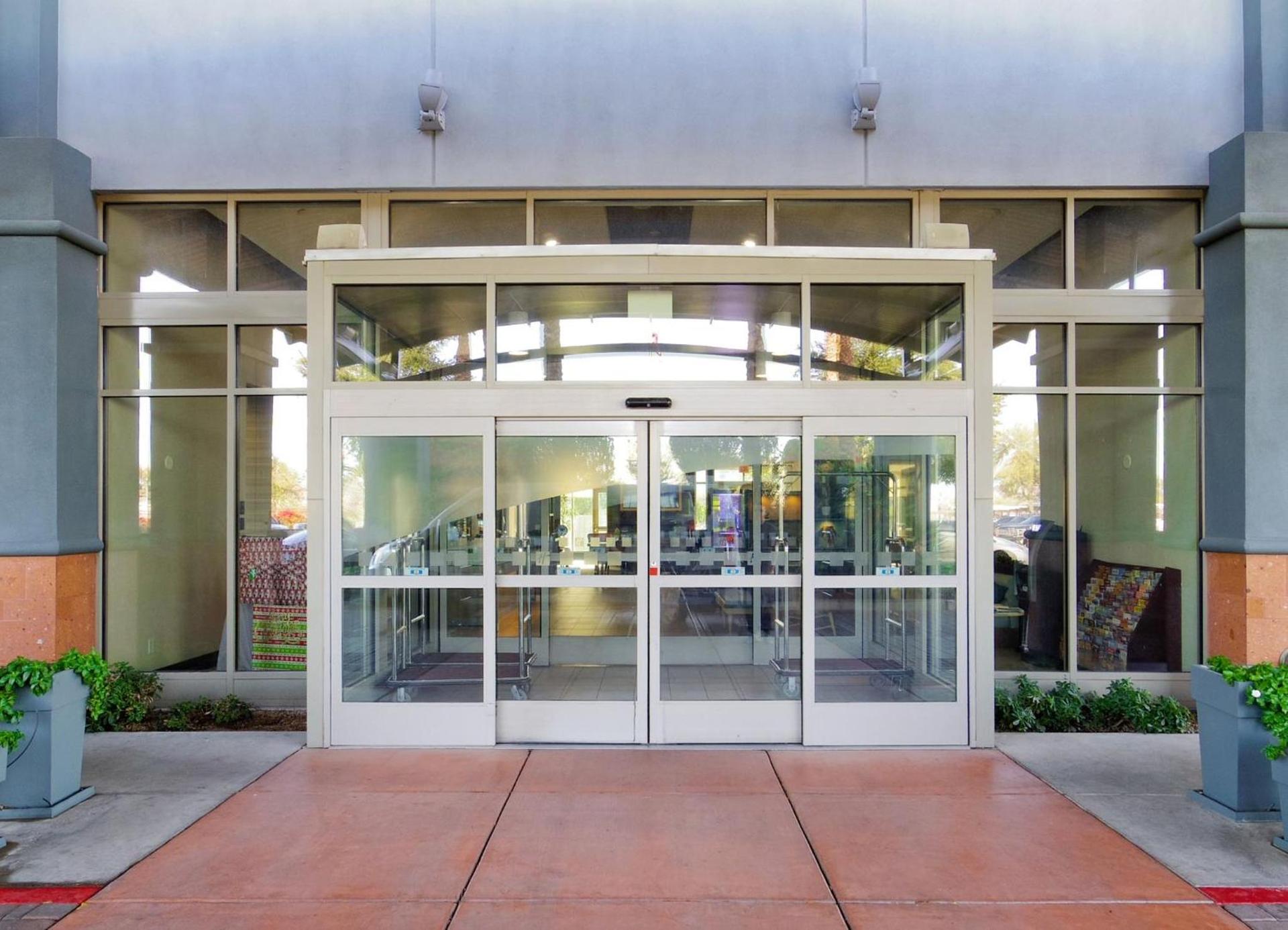 Holiday Inn & Suites Phoenix Airport by IHG photo 58
