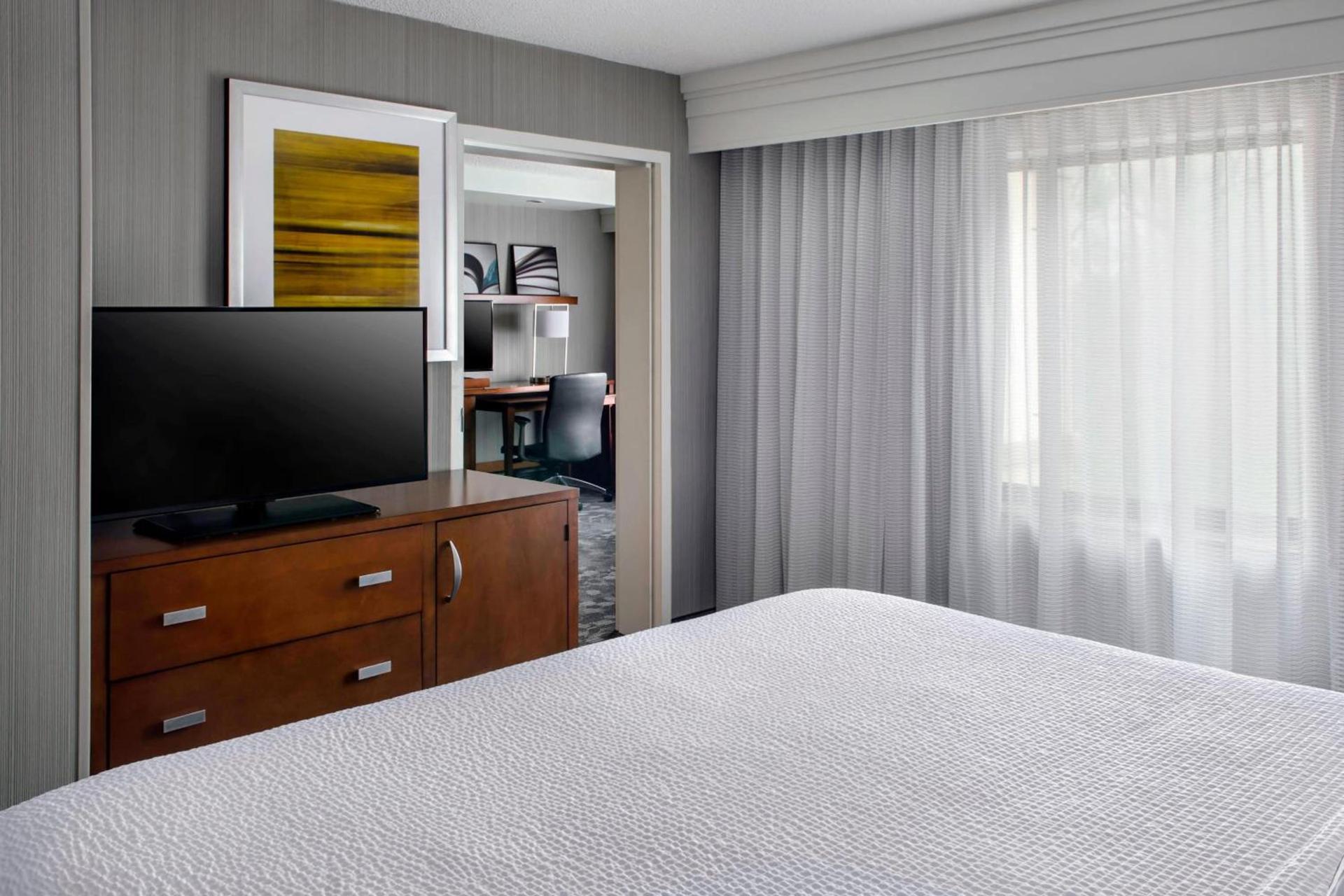 Courtyard by Marriott Paramus photo 11
