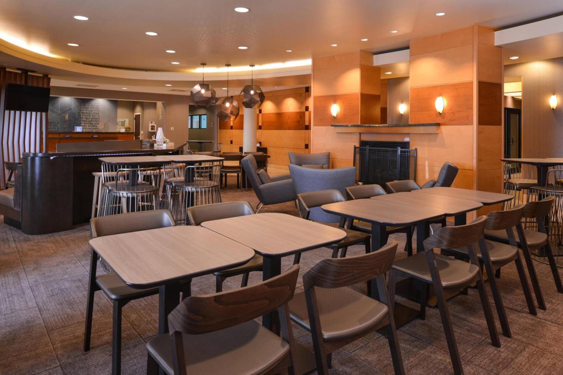 SpringHill Suites Pittsburgh Mills photo 17