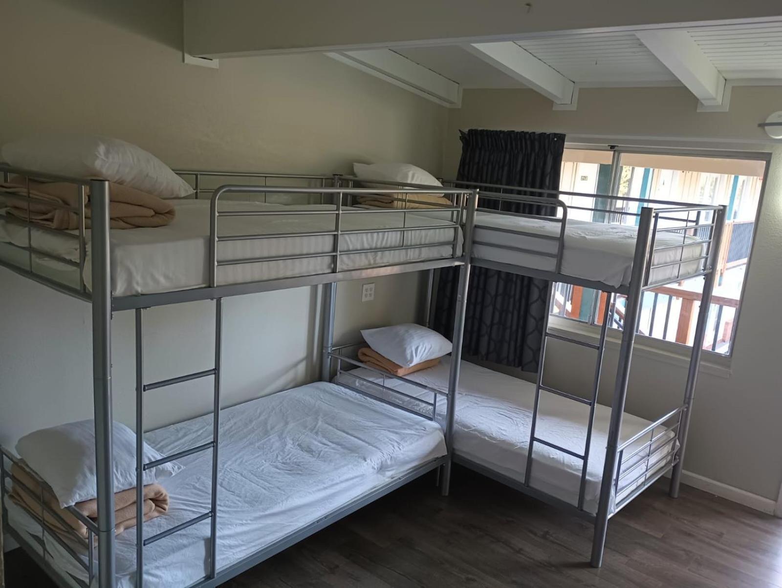Cedar Inn & Suites photo 31