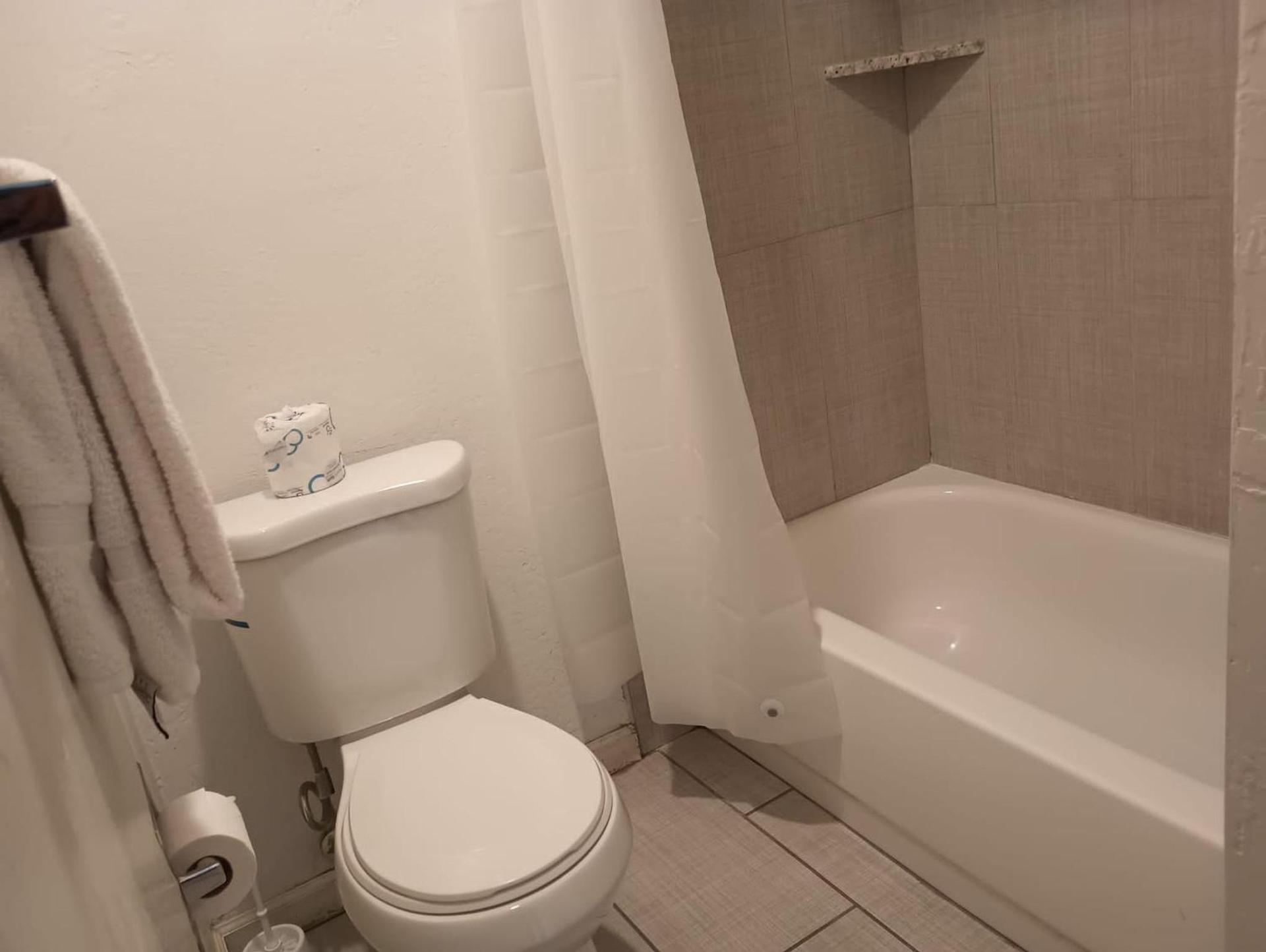 Cedar Inn & Suites photo 27