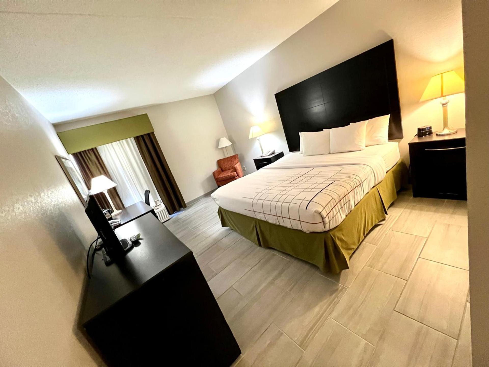 La Quinta by Wyndham Salina photo 67