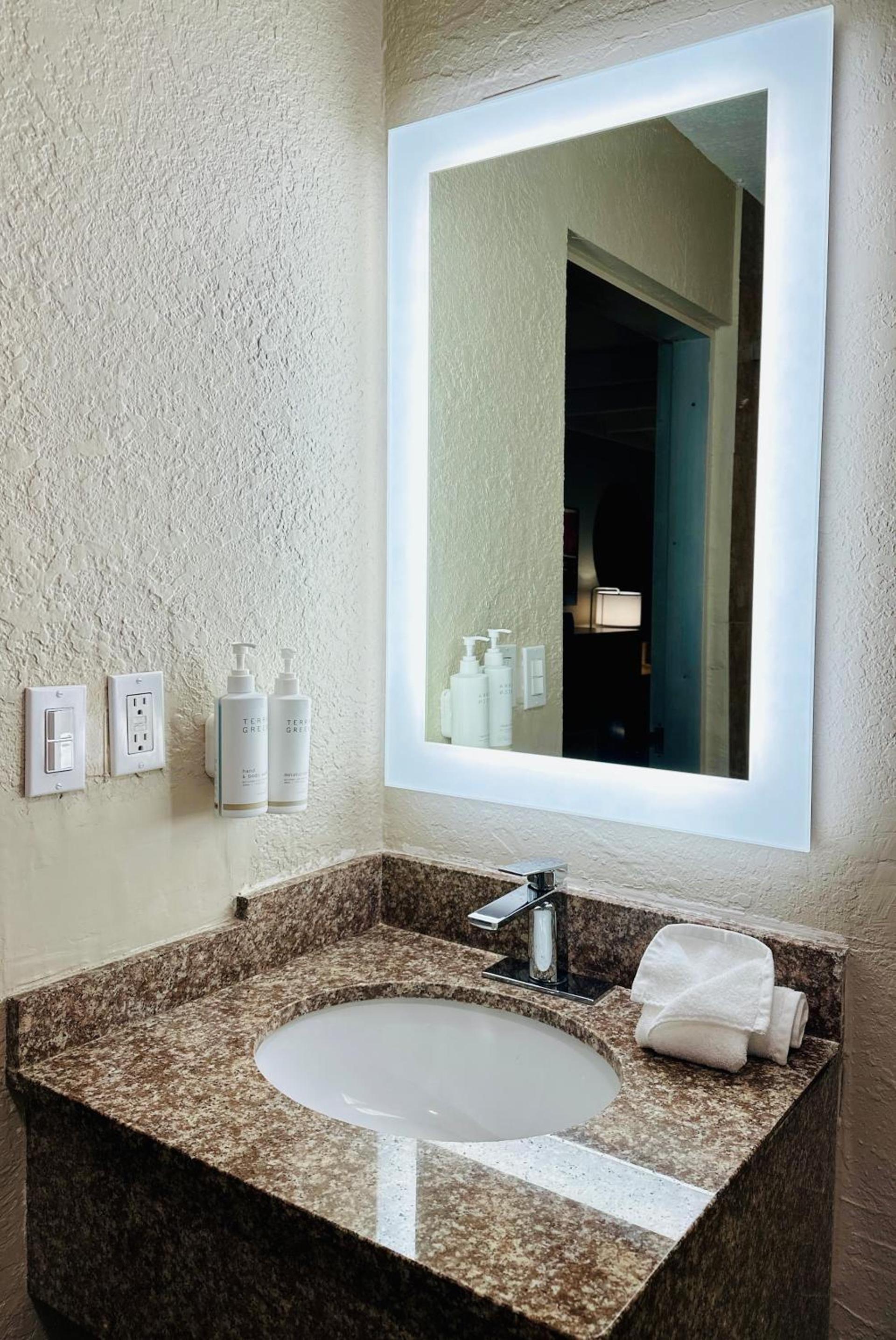 Days Inn by Wyndham Ocala North photo 17