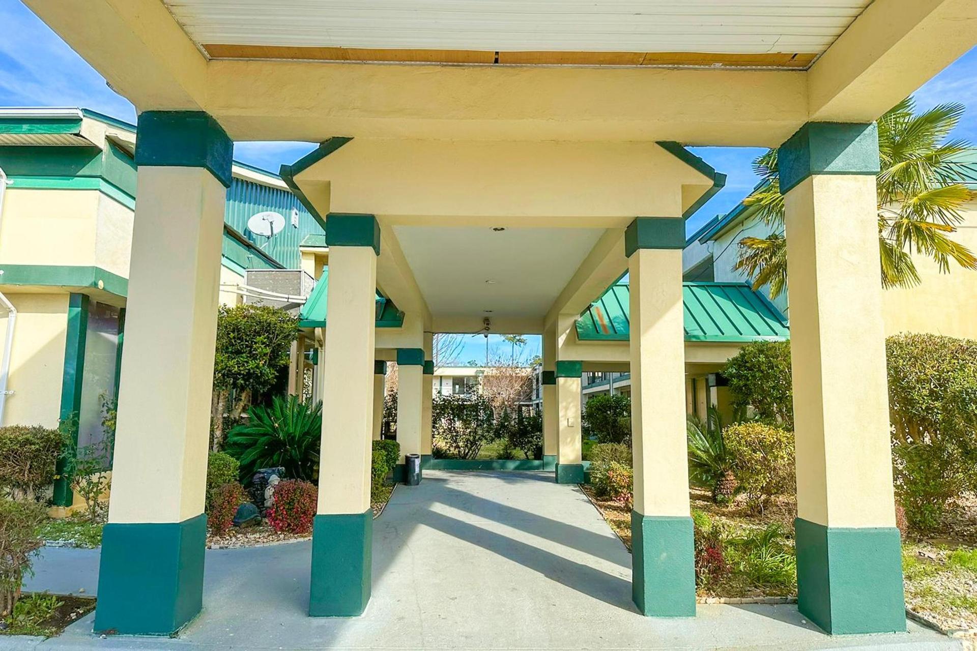Super Inn & Suites by OYO Milledgeville photo 13