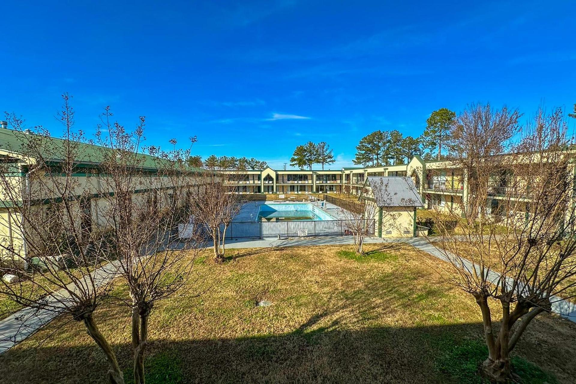 Super Inn & Suites by OYO Milledgeville photo 15