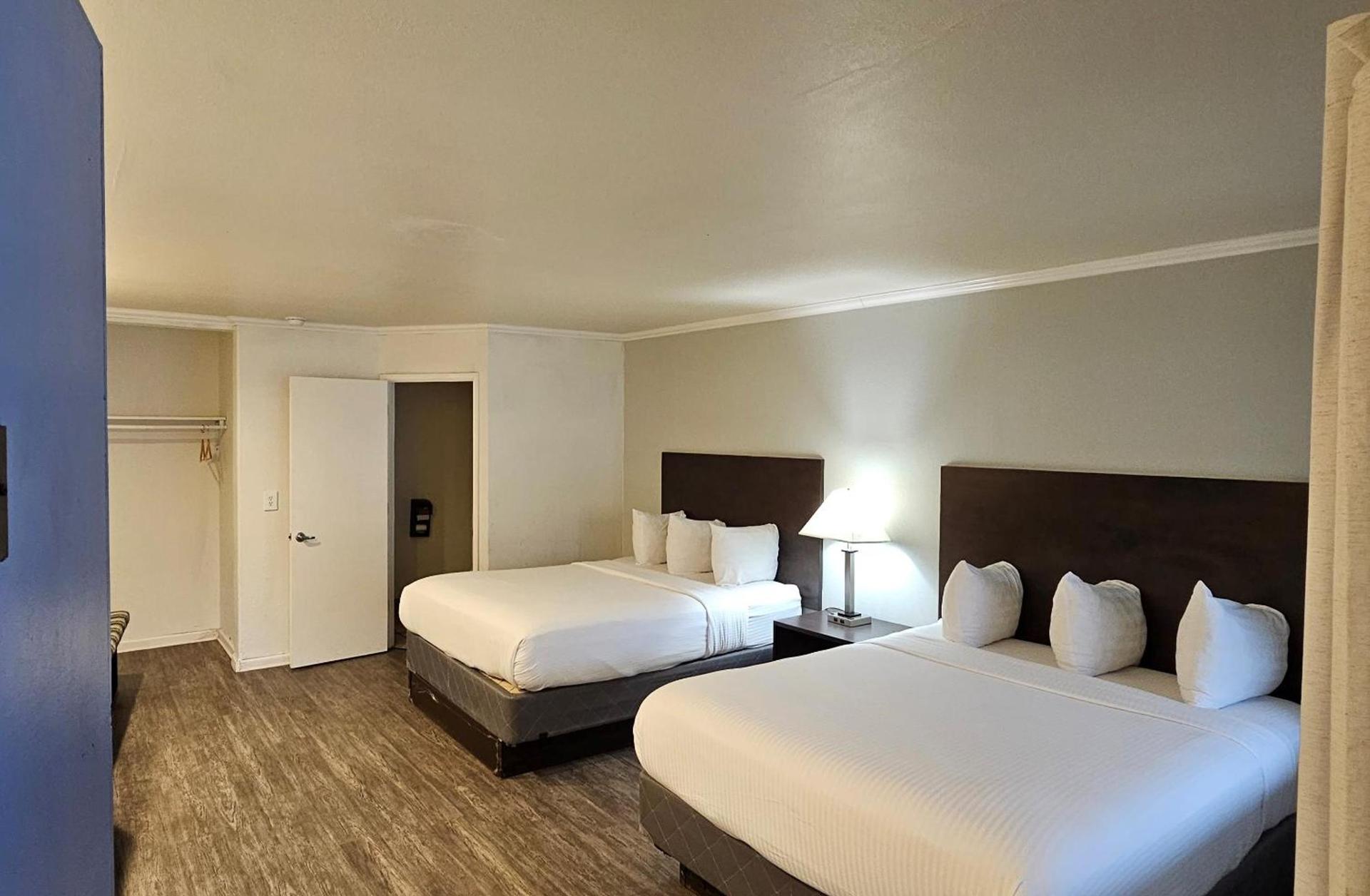 Bay Front Inn photo 5