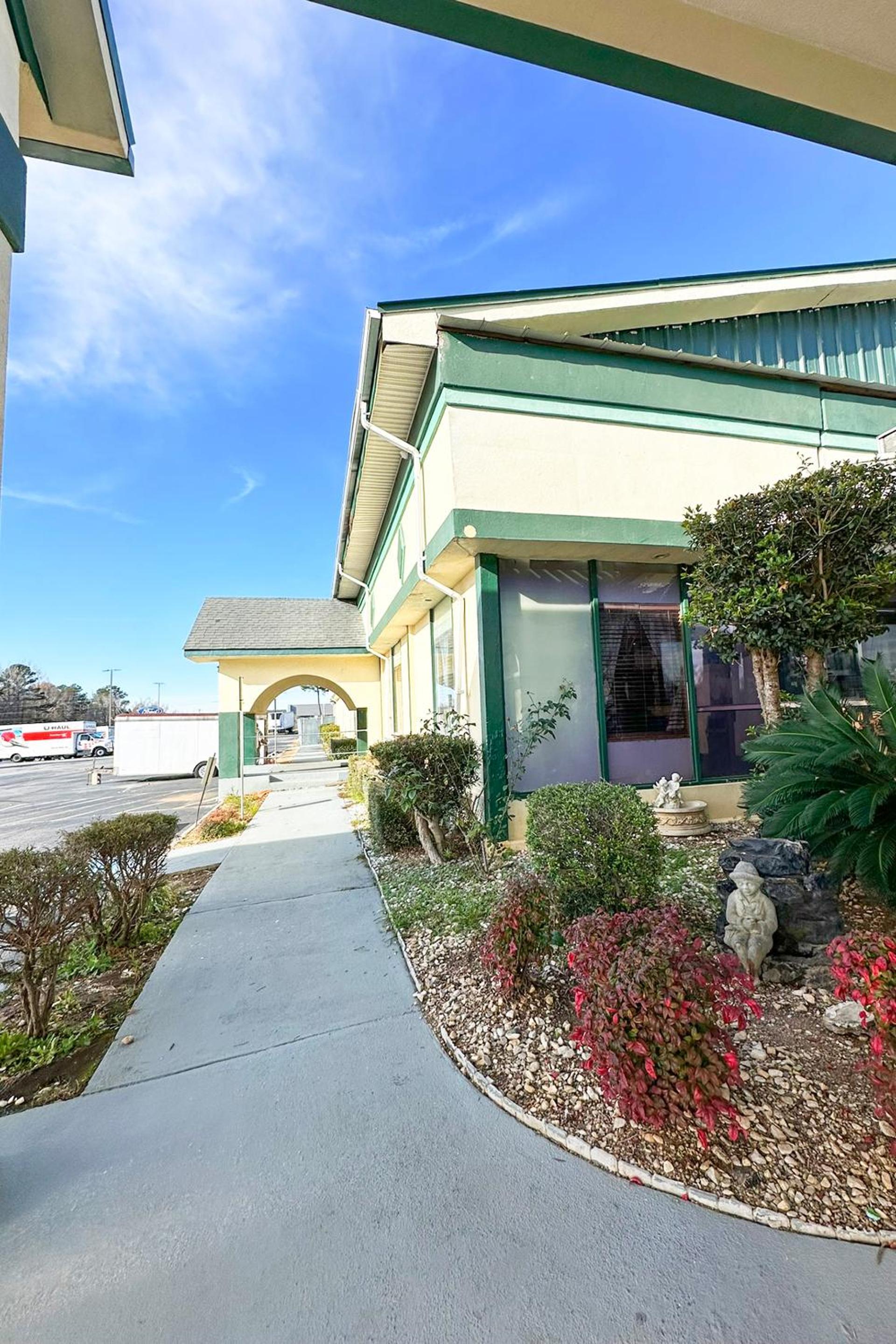 Super Inn & Suites by OYO Milledgeville photo 33