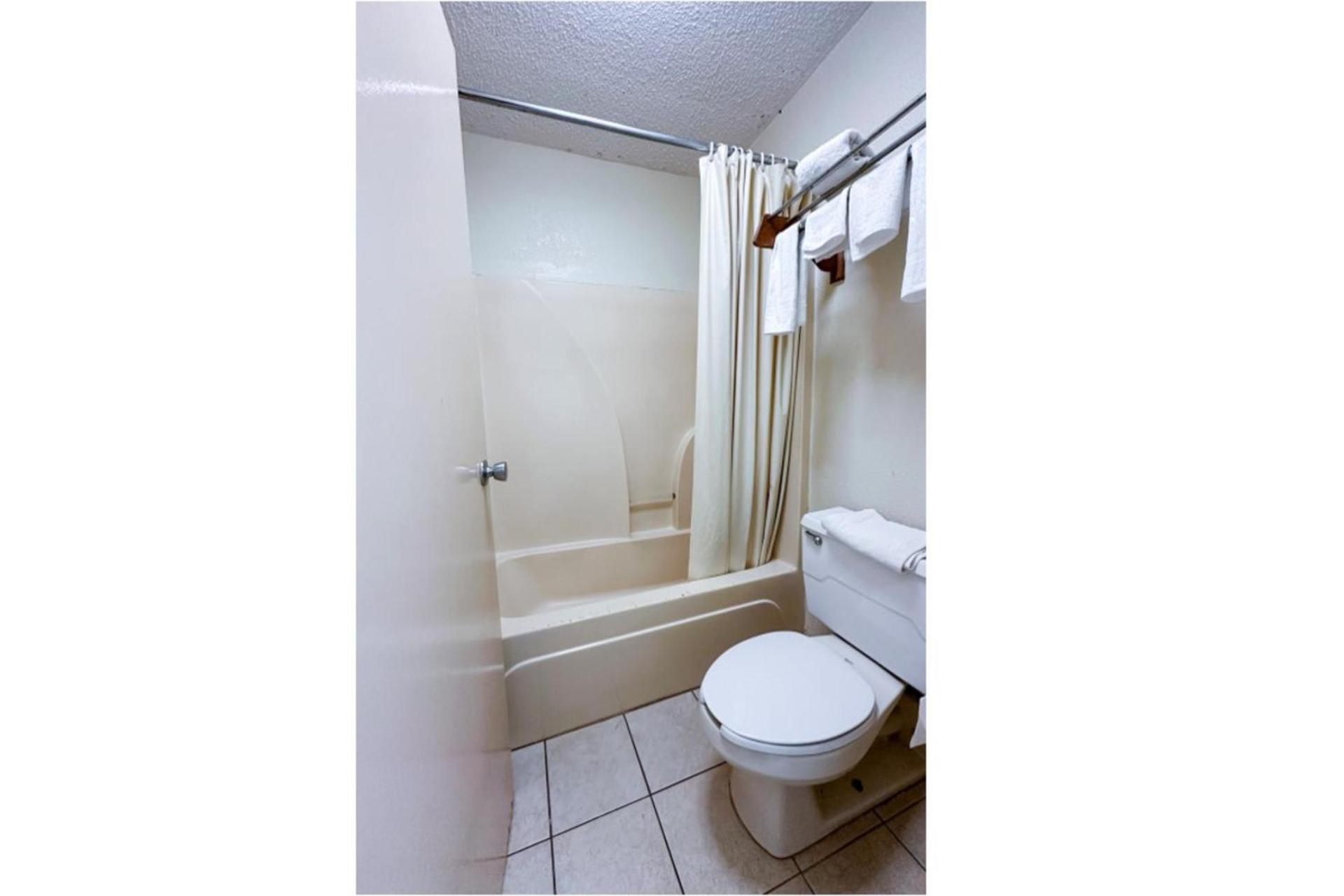 Super Inn & Suites by OYO Milledgeville photo 35