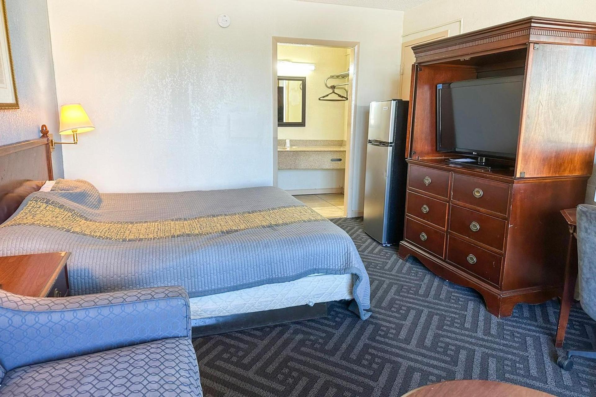 Super Inn & Suites by OYO Milledgeville photo 36