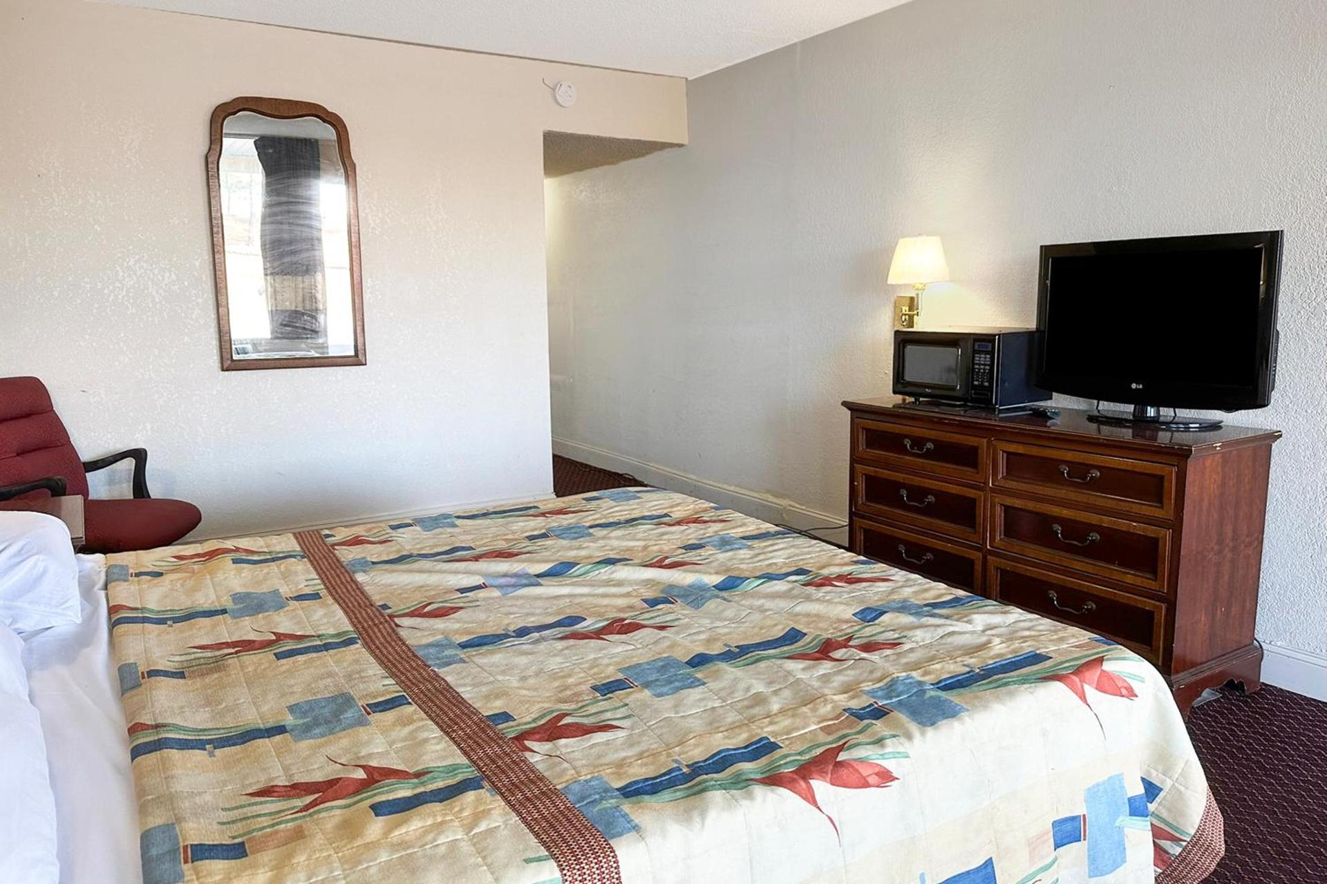 Super Inn & Suites by OYO Milledgeville photo 78