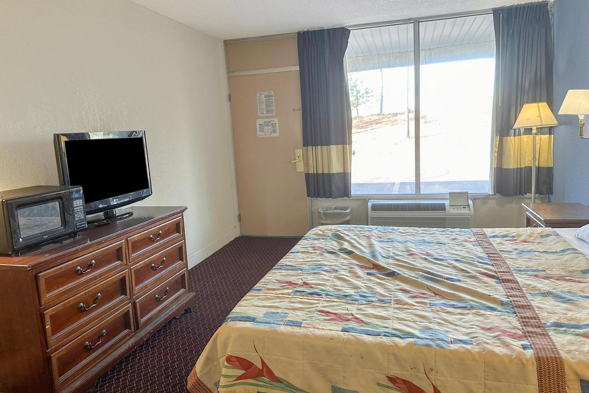 Super Inn & Suites by OYO Milledgeville photo 76