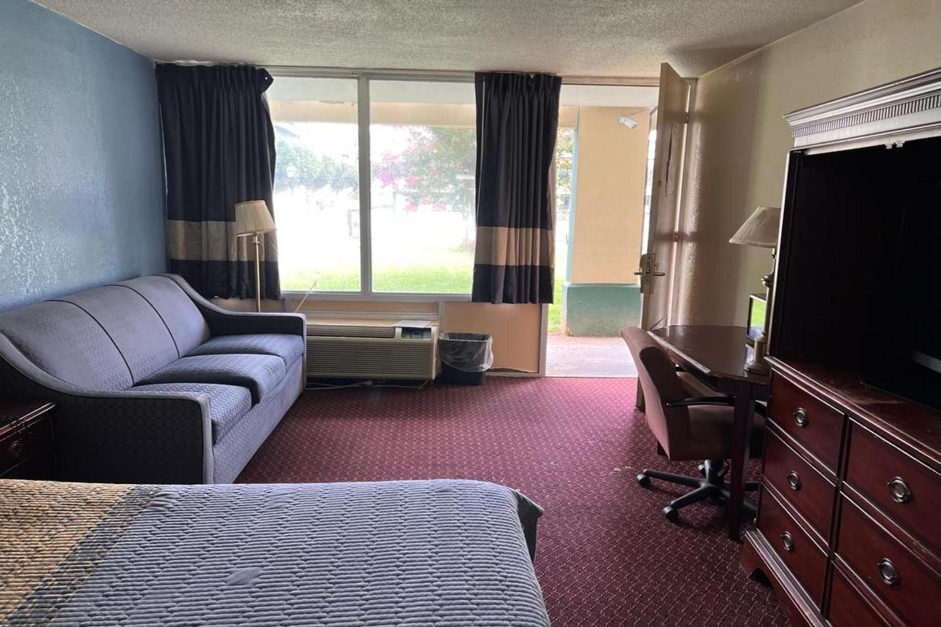 Super Inn & Suites by OYO Milledgeville photo 79